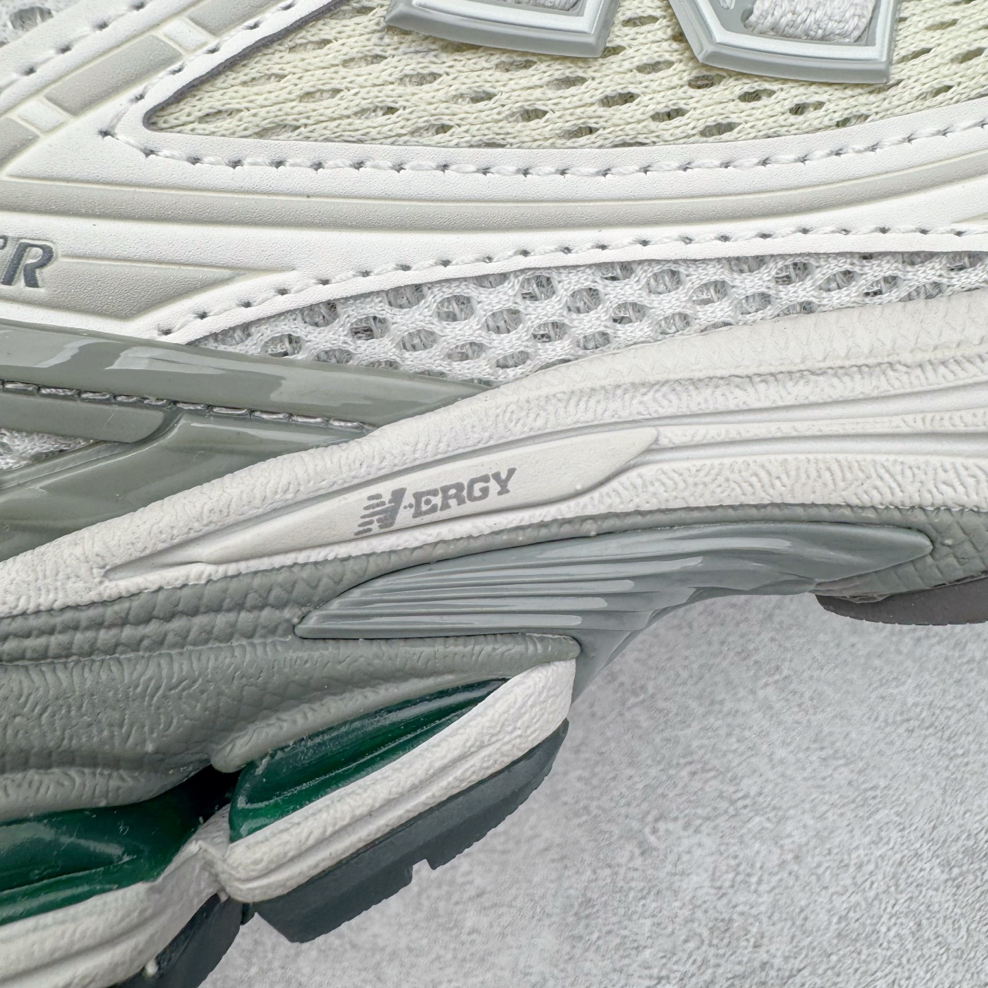 图片[17]-＃M纯原 New Balance M1906RGP 灰白绿 NB新百伦潮流复古织物皮革减震防滑耐磨轻便低帮跑步鞋 原档数据独立私模大底 唯一正确六层组合大底 RB前软后硬 百分百还原原鞋脚感 基于市场现有版本全新升级调整 NB市场最强产物 全网最全配色加持 全套原楦原纸板原厂数据开发 全鞋电脑针车加持 原厂网布 原装进口头层翻毛皮料正确绒感卡色 正确中底拉帮中底网布细节 一比一手工擦旧效果 冲裁组合 匠心打造 耗时两个月开发完成 工艺极其复杂难度可想而知 高端零售专供产物 尺码：36 37 37.5 38 38.5 39.5 40 40.5 41.5 42 42.5 43 44 44.5 45 45.5 46.5 47-选品中心