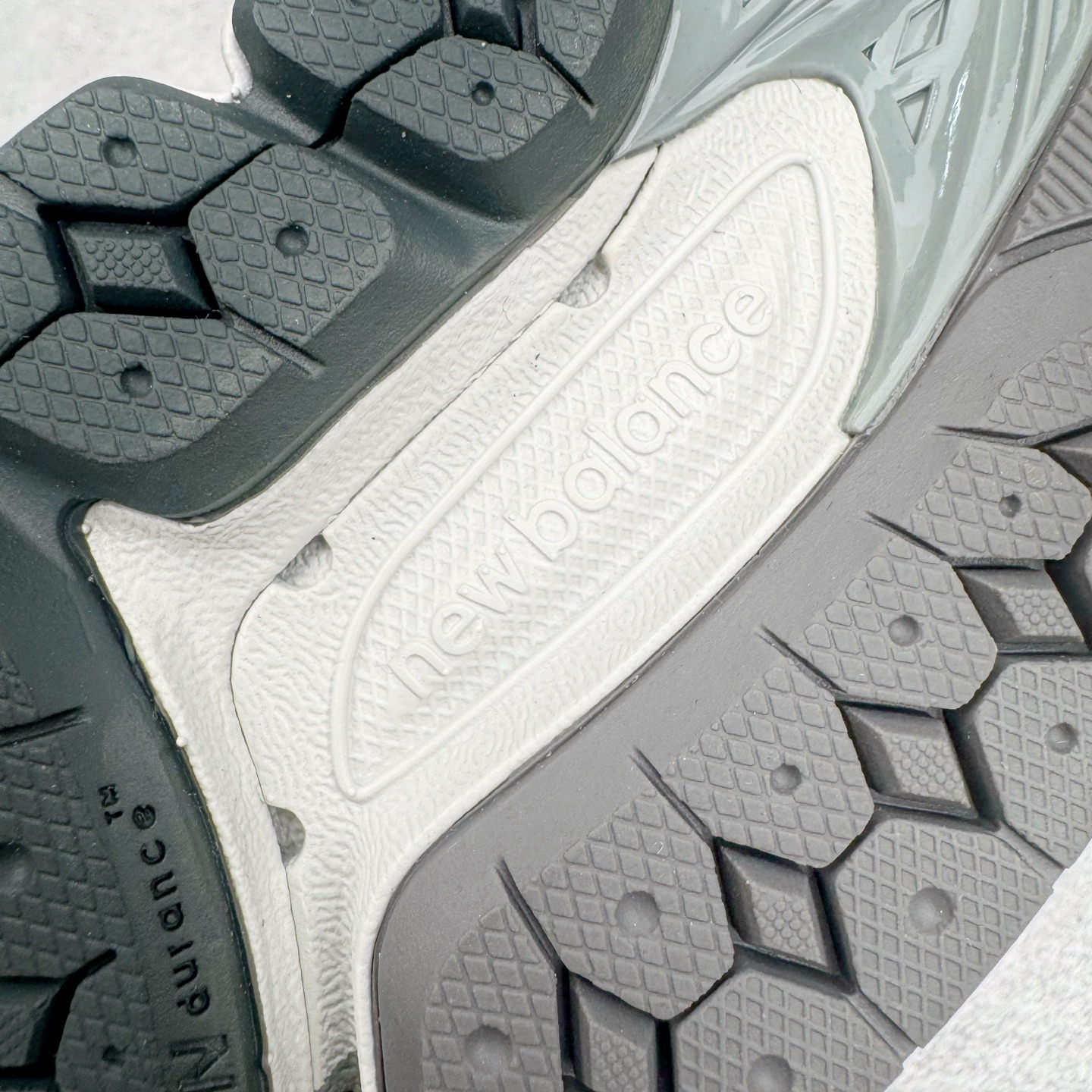 图片[20]-＃M纯原 New Balance M1906RGP 灰白绿 NB新百伦潮流复古织物皮革减震防滑耐磨轻便低帮跑步鞋 原档数据独立私模大底 唯一正确六层组合大底 RB前软后硬 百分百还原原鞋脚感 基于市场现有版本全新升级调整 NB市场最强产物 全网最全配色加持 全套原楦原纸板原厂数据开发 全鞋电脑针车加持 原厂网布 原装进口头层翻毛皮料正确绒感卡色 正确中底拉帮中底网布细节 一比一手工擦旧效果 冲裁组合 匠心打造 耗时两个月开发完成 工艺极其复杂难度可想而知 高端零售专供产物 尺码：36 37 37.5 38 38.5 39.5 40 40.5 41.5 42 42.5 43 44 44.5 45 45.5 46.5 47-选品中心