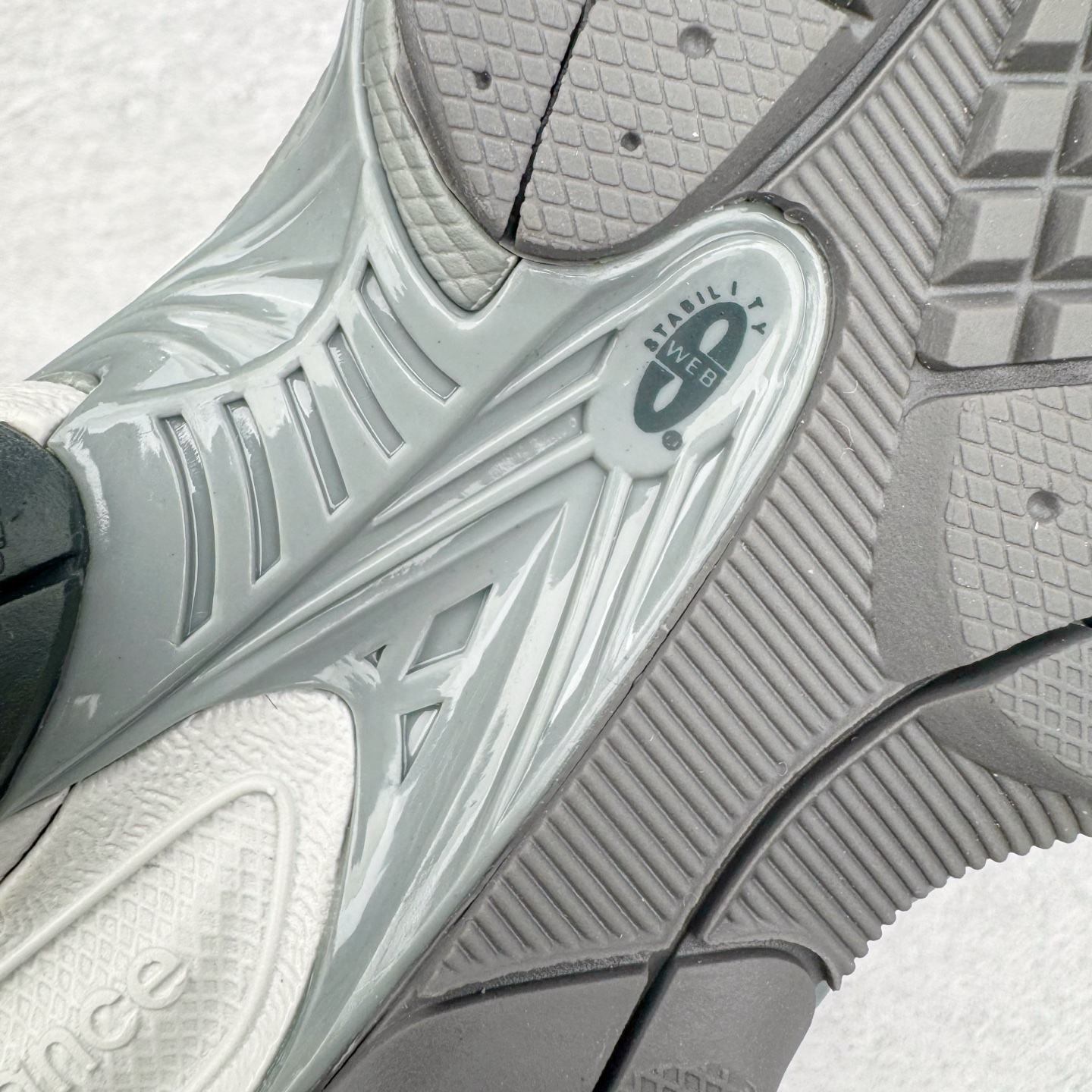 图片[19]-＃M纯原 New Balance M1906RGP 灰白绿 NB新百伦潮流复古织物皮革减震防滑耐磨轻便低帮跑步鞋 原档数据独立私模大底 唯一正确六层组合大底 RB前软后硬 百分百还原原鞋脚感 基于市场现有版本全新升级调整 NB市场最强产物 全网最全配色加持 全套原楦原纸板原厂数据开发 全鞋电脑针车加持 原厂网布 原装进口头层翻毛皮料正确绒感卡色 正确中底拉帮中底网布细节 一比一手工擦旧效果 冲裁组合 匠心打造 耗时两个月开发完成 工艺极其复杂难度可想而知 高端零售专供产物 尺码：36 37 37.5 38 38.5 39.5 40 40.5 41.5 42 42.5 43 44 44.5 45 45.5 46.5 47-选品中心