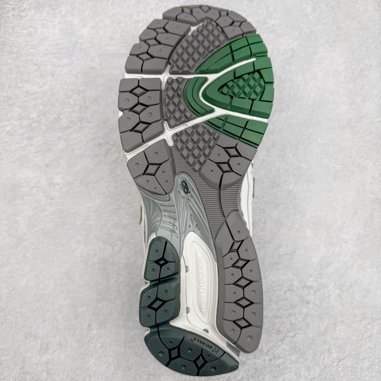 图片[9]-＃M纯原 New Balance M1906RGP 灰白绿 NB新百伦潮流复古织物皮革减震防滑耐磨轻便低帮跑步鞋 原档数据独立私模大底 唯一正确六层组合大底 RB前软后硬 百分百还原原鞋脚感 基于市场现有版本全新升级调整 NB市场最强产物 全网最全配色加持 全套原楦原纸板原厂数据开发 全鞋电脑针车加持 原厂网布 原装进口头层翻毛皮料正确绒感卡色 正确中底拉帮中底网布细节 一比一手工擦旧效果 冲裁组合 匠心打造 耗时两个月开发完成 工艺极其复杂难度可想而知 高端零售专供产物 尺码：36 37 37.5 38 38.5 39.5 40 40.5 41.5 42 42.5 43 44 44.5 45 45.5 46.5 47-选品中心