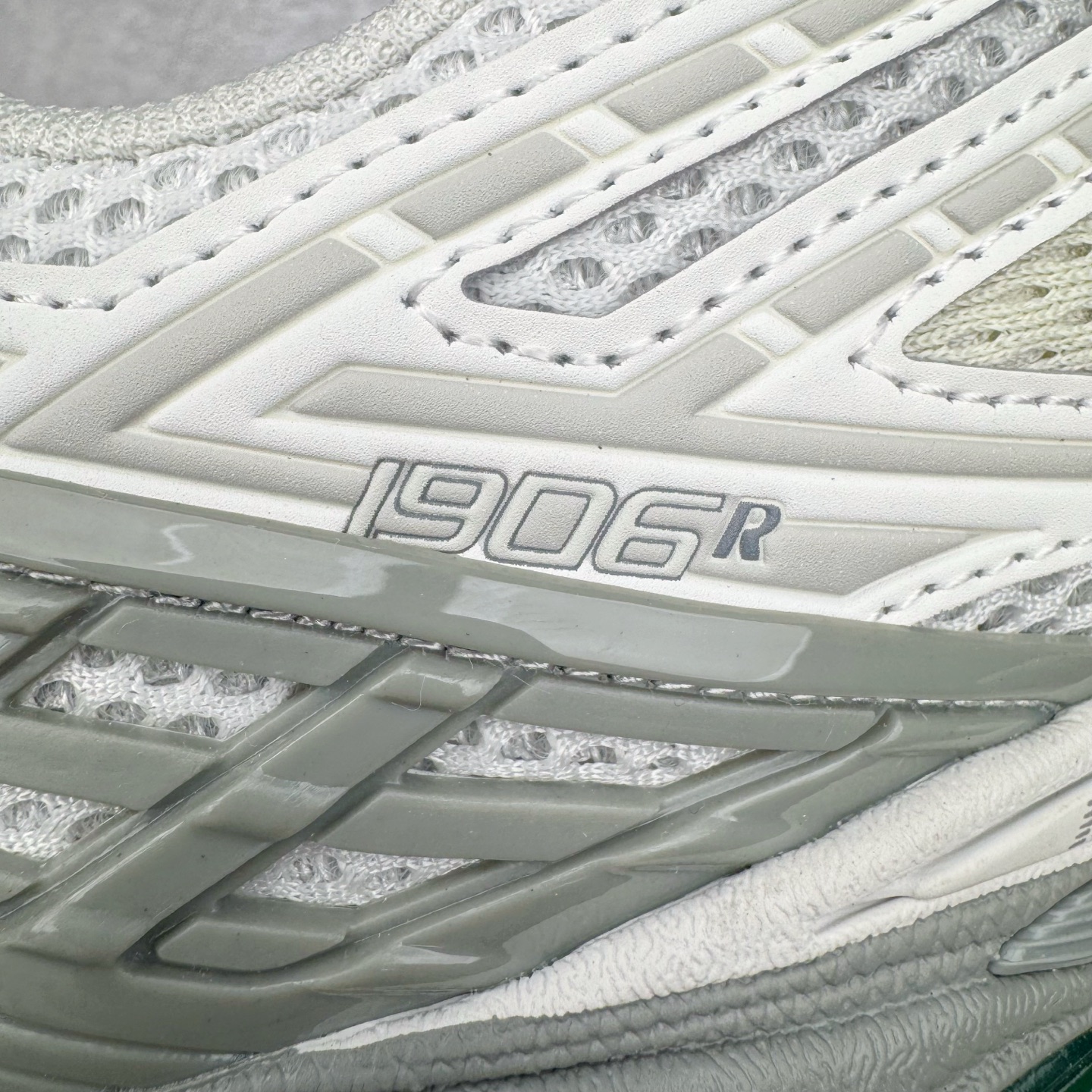 图片[16]-＃M纯原 New Balance M1906RGP 灰白绿 NB新百伦潮流复古织物皮革减震防滑耐磨轻便低帮跑步鞋 原档数据独立私模大底 唯一正确六层组合大底 RB前软后硬 百分百还原原鞋脚感 基于市场现有版本全新升级调整 NB市场最强产物 全网最全配色加持 全套原楦原纸板原厂数据开发 全鞋电脑针车加持 原厂网布 原装进口头层翻毛皮料正确绒感卡色 正确中底拉帮中底网布细节 一比一手工擦旧效果 冲裁组合 匠心打造 耗时两个月开发完成 工艺极其复杂难度可想而知 高端零售专供产物 尺码：36 37 37.5 38 38.5 39.5 40 40.5 41.5 42 42.5 43 44 44.5 45 45.5 46.5 47-选品中心