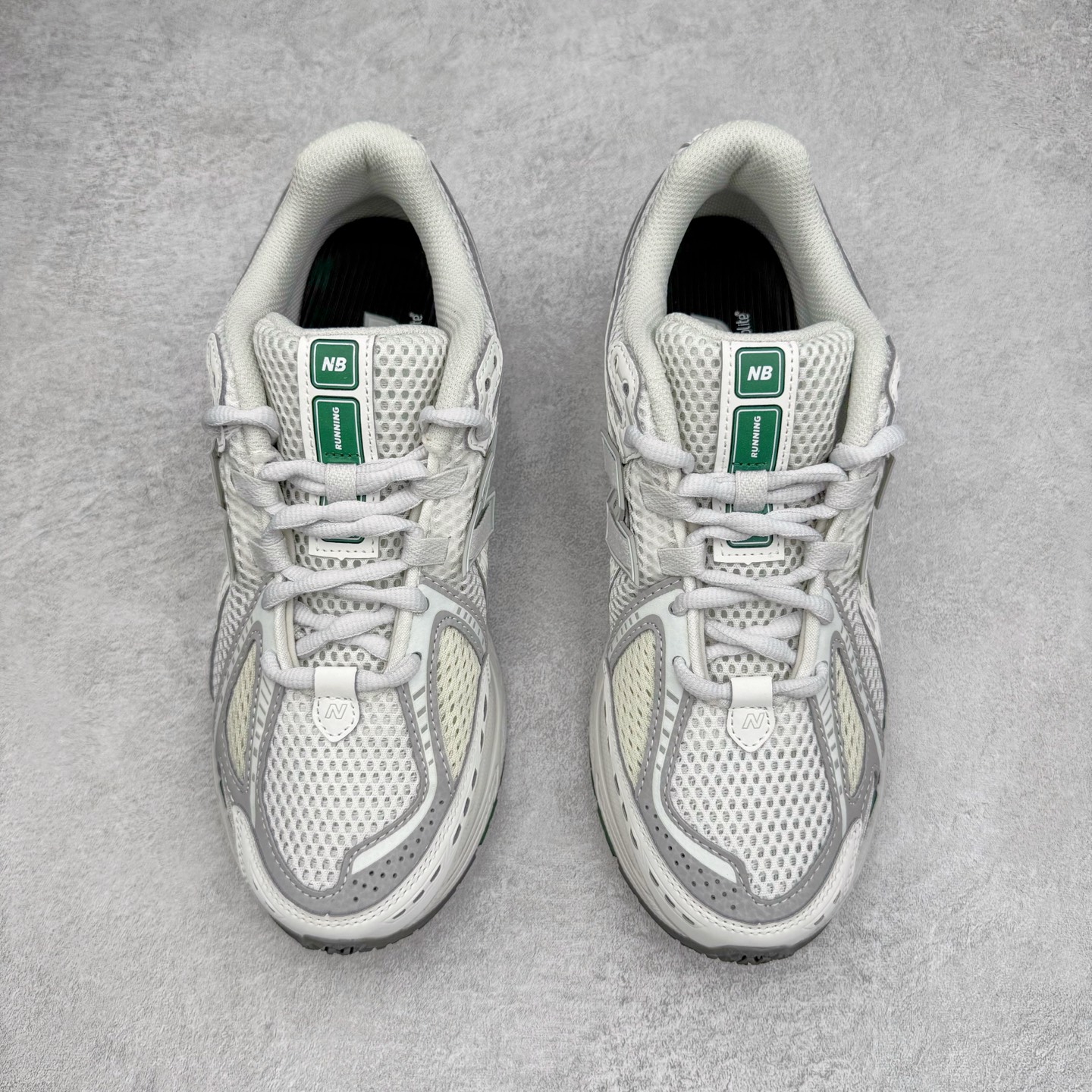 图片[2]-＃M纯原 New Balance M1906RGP 灰白绿 NB新百伦潮流复古织物皮革减震防滑耐磨轻便低帮跑步鞋 原档数据独立私模大底 唯一正确六层组合大底 RB前软后硬 百分百还原原鞋脚感 基于市场现有版本全新升级调整 NB市场最强产物 全网最全配色加持 全套原楦原纸板原厂数据开发 全鞋电脑针车加持 原厂网布 原装进口头层翻毛皮料正确绒感卡色 正确中底拉帮中底网布细节 一比一手工擦旧效果 冲裁组合 匠心打造 耗时两个月开发完成 工艺极其复杂难度可想而知 高端零售专供产物 尺码：36 37 37.5 38 38.5 39.5 40 40.5 41.5 42 42.5 43 44 44.5 45 45.5 46.5 47-选品中心