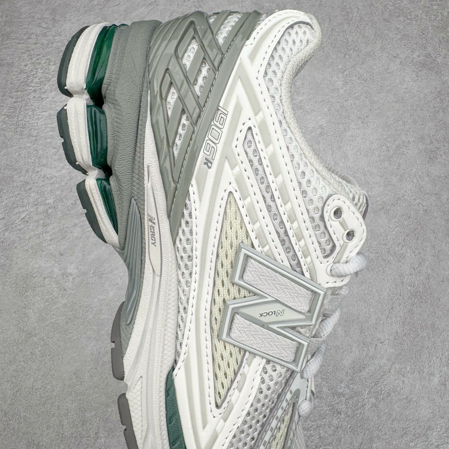 图片[6]-＃M纯原 New Balance M1906RGP 灰白绿 NB新百伦潮流复古织物皮革减震防滑耐磨轻便低帮跑步鞋 原档数据独立私模大底 唯一正确六层组合大底 RB前软后硬 百分百还原原鞋脚感 基于市场现有版本全新升级调整 NB市场最强产物 全网最全配色加持 全套原楦原纸板原厂数据开发 全鞋电脑针车加持 原厂网布 原装进口头层翻毛皮料正确绒感卡色 正确中底拉帮中底网布细节 一比一手工擦旧效果 冲裁组合 匠心打造 耗时两个月开发完成 工艺极其复杂难度可想而知 高端零售专供产物 尺码：36 37 37.5 38 38.5 39.5 40 40.5 41.5 42 42.5 43 44 44.5 45 45.5 46.5 47-选品中心