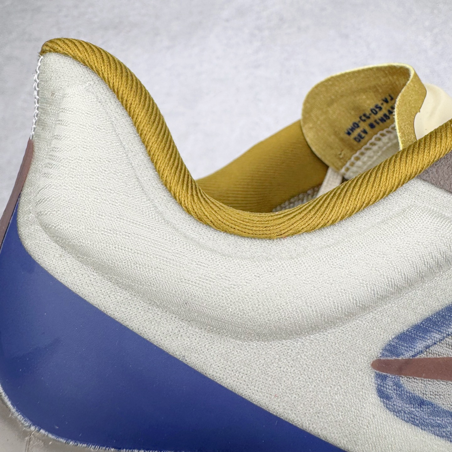 图片[15]-＃TG纯原 NK ZoomX Invincible Run Flyknit 6 轻量跑鞋 飞织低帮休闲运动慢跑鞋 厚底增高 老爹鞋 此鞋专为短跑运动员而生 是为 5 至 10 公里距离的赛事和训练打造 整体设计采用流线型的轻质工程网眼材质构成鞋面 并与其他 Running 旗舰鞋款同样搭载全脚掌 ZoomX 缓冲中底 搭配 Pebax 物料与橡胶外底 ZoomX StreakFly 首发配色以Prototype呈现 其灵感是来自开发期间的磨损测试 透过编号的标记与内侧的预期跑步距离突出研发过程 货号： HV4366-072 尺码：36 36.5 37.5 38 38.5 39 40 40.5 41 42 42.5 43 44 45-选品中心