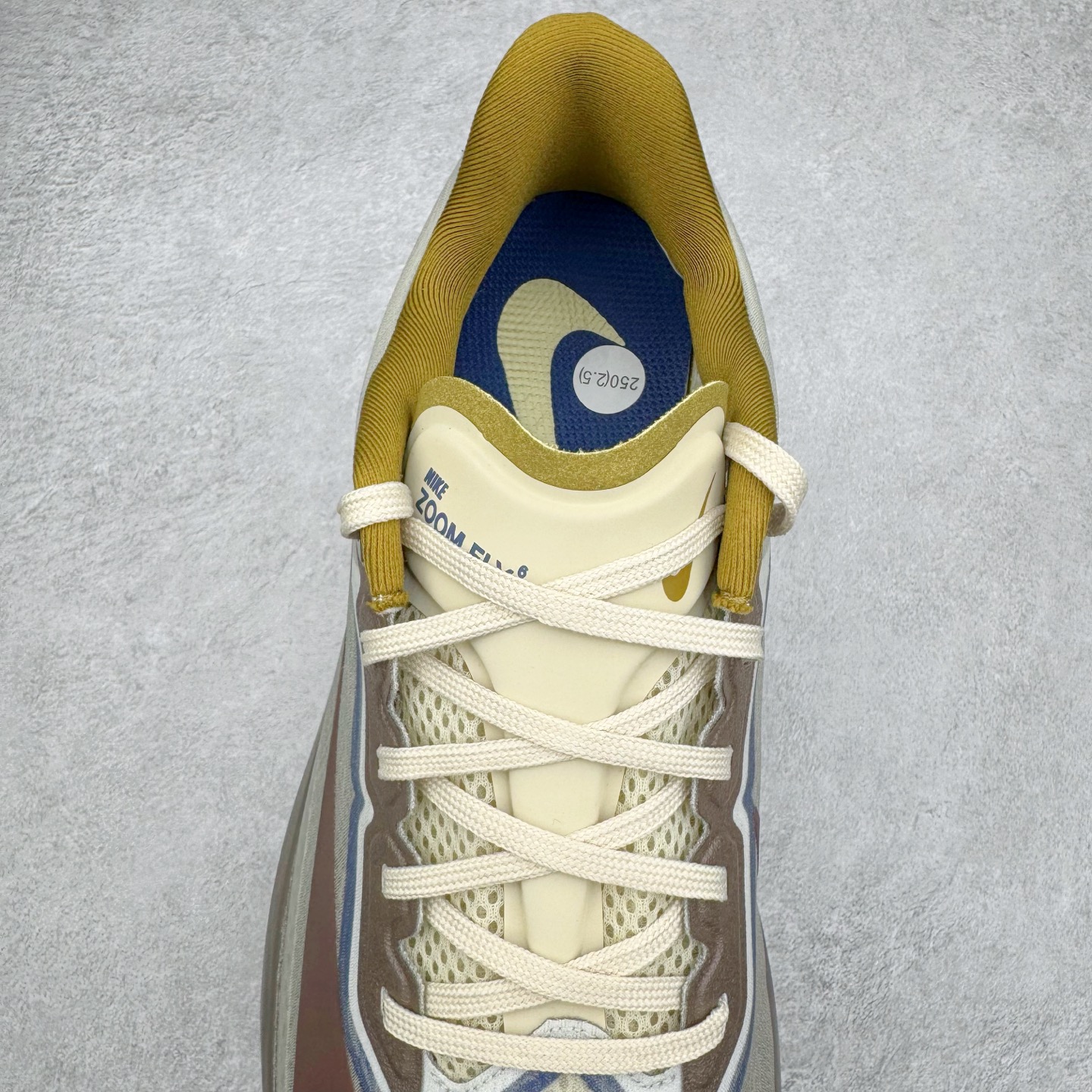 图片[5]-＃TG纯原 NK ZoomX Invincible Run Flyknit 6 轻量跑鞋 飞织低帮休闲运动慢跑鞋 厚底增高 老爹鞋 此鞋专为短跑运动员而生 是为 5 至 10 公里距离的赛事和训练打造 整体设计采用流线型的轻质工程网眼材质构成鞋面 并与其他 Running 旗舰鞋款同样搭载全脚掌 ZoomX 缓冲中底 搭配 Pebax 物料与橡胶外底 ZoomX StreakFly 首发配色以Prototype呈现 其灵感是来自开发期间的磨损测试 透过编号的标记与内侧的预期跑步距离突出研发过程 货号： HV4366-072 尺码：36 36.5 37.5 38 38.5 39 40 40.5 41 42 42.5 43 44 45-选品中心