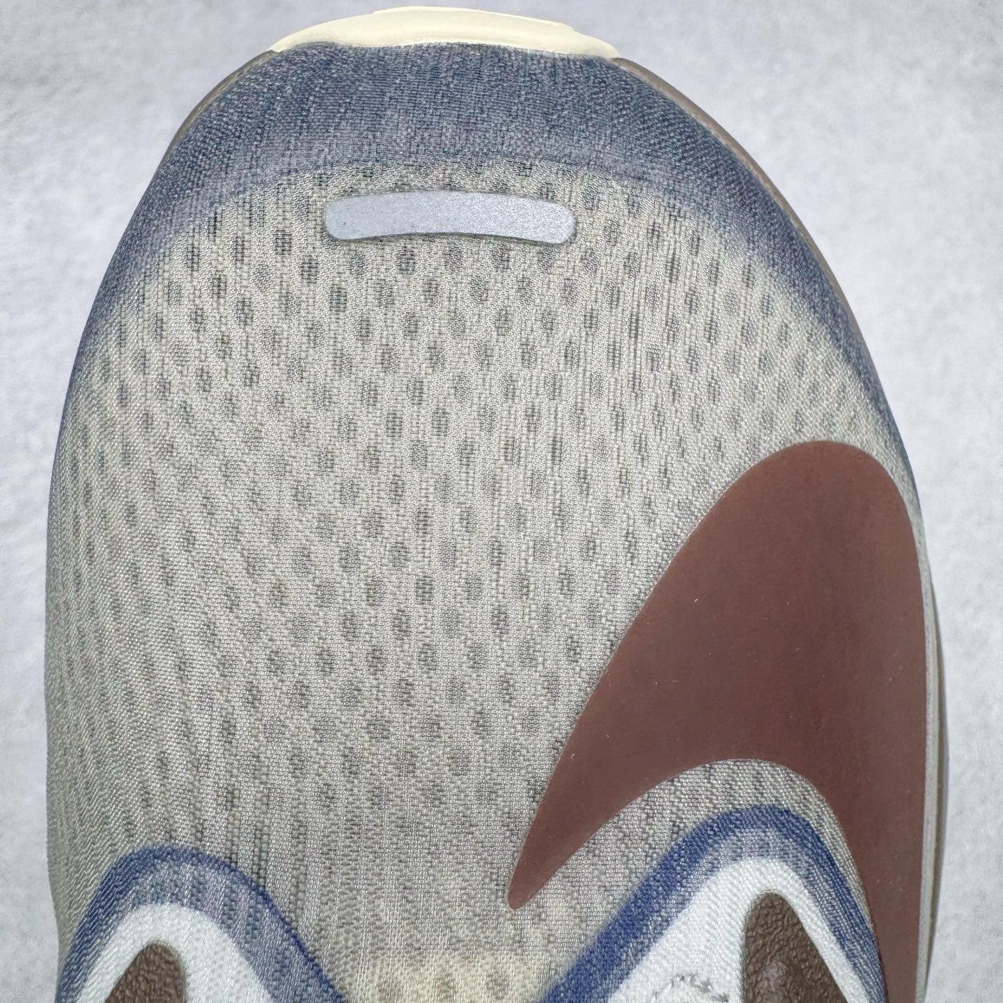 图片[20]-＃TG纯原 NK ZoomX Invincible Run Flyknit 6 轻量跑鞋 飞织低帮休闲运动慢跑鞋 厚底增高 老爹鞋 此鞋专为短跑运动员而生 是为 5 至 10 公里距离的赛事和训练打造 整体设计采用流线型的轻质工程网眼材质构成鞋面 并与其他 Running 旗舰鞋款同样搭载全脚掌 ZoomX 缓冲中底 搭配 Pebax 物料与橡胶外底 ZoomX StreakFly 首发配色以Prototype呈现 其灵感是来自开发期间的磨损测试 透过编号的标记与内侧的预期跑步距离突出研发过程 货号： HV4366-072 尺码：36 36.5 37.5 38 38.5 39 40 40.5 41 42 42.5 43 44 45-选品中心