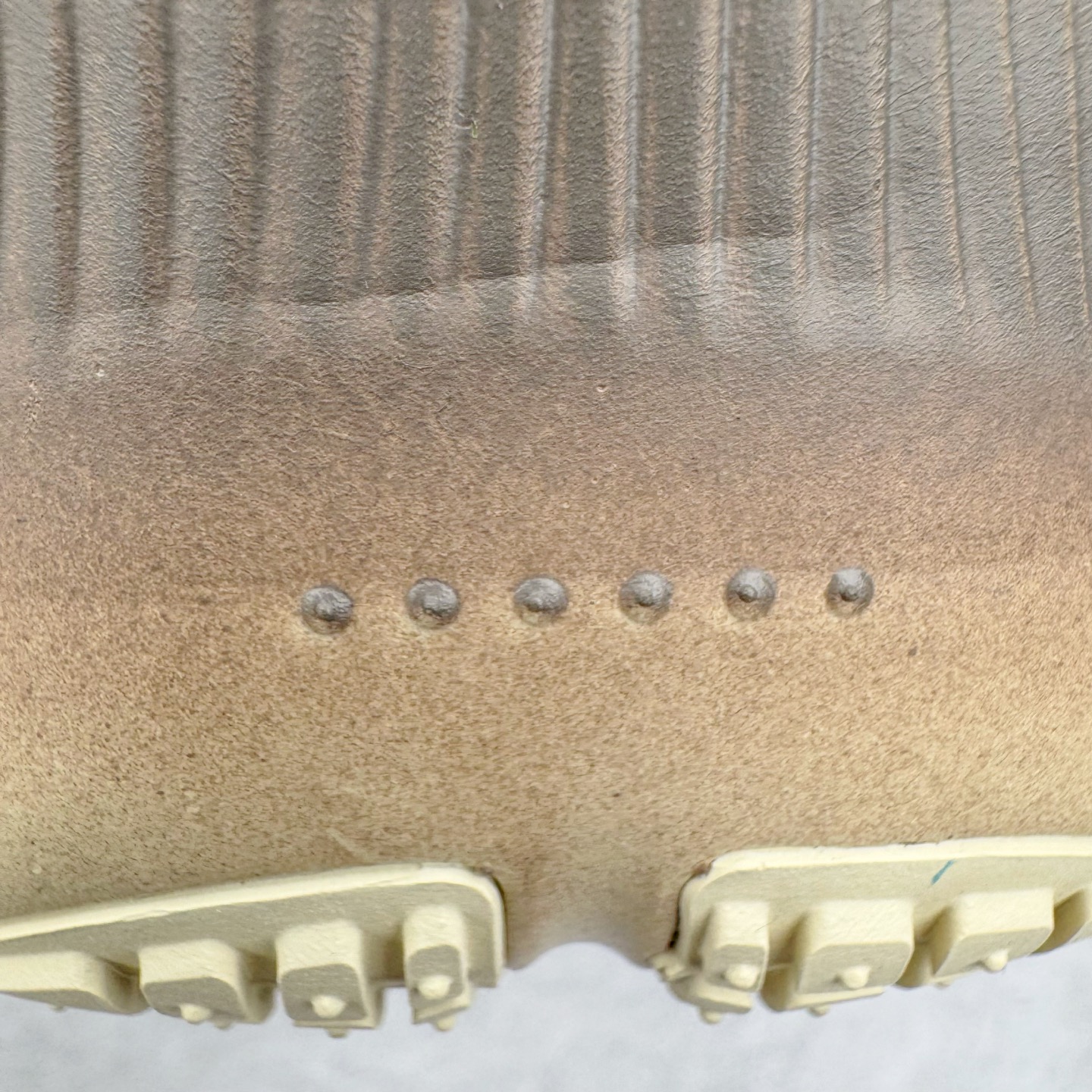 图片[13]-＃TG纯原 NK ZoomX Invincible Run Flyknit 6 轻量跑鞋 飞织低帮休闲运动慢跑鞋 厚底增高 老爹鞋 此鞋专为短跑运动员而生 是为 5 至 10 公里距离的赛事和训练打造 整体设计采用流线型的轻质工程网眼材质构成鞋面 并与其他 Running 旗舰鞋款同样搭载全脚掌 ZoomX 缓冲中底 搭配 Pebax 物料与橡胶外底 ZoomX StreakFly 首发配色以Prototype呈现 其灵感是来自开发期间的磨损测试 透过编号的标记与内侧的预期跑步距离突出研发过程 货号： HV4366-072 尺码：36 36.5 37.5 38 38.5 39 40 40.5 41 42 42.5 43 44 45-选品中心