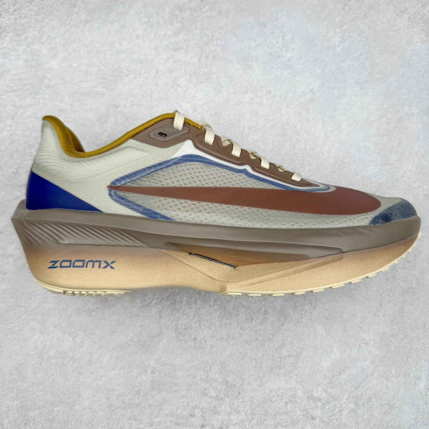 ＃TG纯原 NK ZoomX Invincible Run Flyknit 6 轻量跑鞋 飞织低帮休闲运动慢跑鞋 厚底增高 老爹鞋 此鞋专为短跑运动员而生 是为 5 至 10 公里距离的赛事和训练打造 整体设计采用流线型的轻质工程网眼材质构成鞋面 并与其他 Running 旗舰鞋款同样搭载全脚掌 ZoomX 缓冲中底 搭配 Pebax 物料与橡胶外底 ZoomX StreakFly 首发配色以Prototype呈现 其灵感是来自开发期间的磨损测试 透过编号的标记与内侧的预期跑步距离突出研发过程 货号： HV4366-072 尺码：36 36.5 37.5 38 38.5 39 40 40.5 41 42 42.5 43 44 45-选品中心