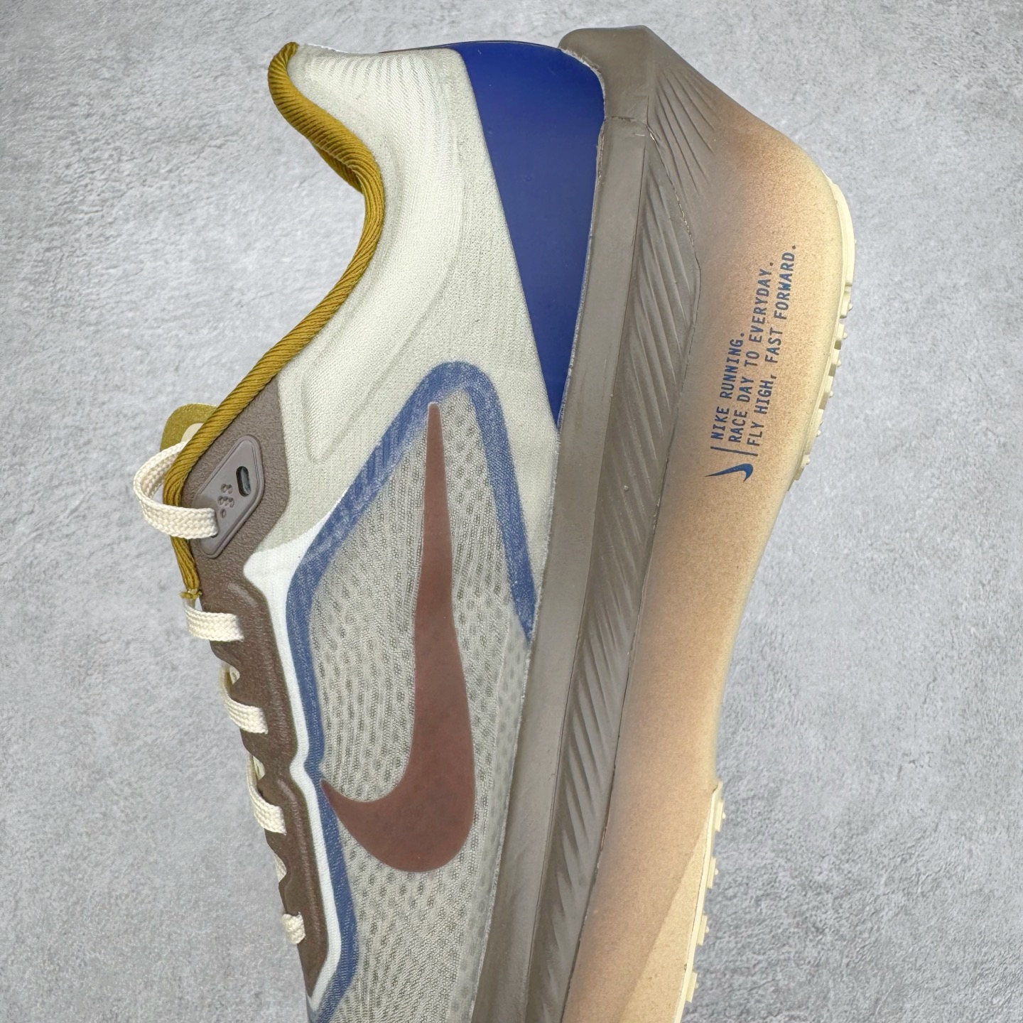 图片[7]-＃TG纯原 NK ZoomX Invincible Run Flyknit 6 轻量跑鞋 飞织低帮休闲运动慢跑鞋 厚底增高 老爹鞋 此鞋专为短跑运动员而生 是为 5 至 10 公里距离的赛事和训练打造 整体设计采用流线型的轻质工程网眼材质构成鞋面 并与其他 Running 旗舰鞋款同样搭载全脚掌 ZoomX 缓冲中底 搭配 Pebax 物料与橡胶外底 ZoomX StreakFly 首发配色以Prototype呈现 其灵感是来自开发期间的磨损测试 透过编号的标记与内侧的预期跑步距离突出研发过程 货号： HV4366-072 尺码：36 36.5 37.5 38 38.5 39 40 40.5 41 42 42.5 43 44 45-选品中心