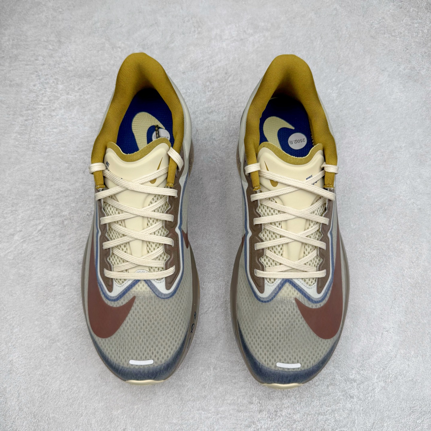 图片[2]-＃TG纯原 NK ZoomX Invincible Run Flyknit 6 轻量跑鞋 飞织低帮休闲运动慢跑鞋 厚底增高 老爹鞋 此鞋专为短跑运动员而生 是为 5 至 10 公里距离的赛事和训练打造 整体设计采用流线型的轻质工程网眼材质构成鞋面 并与其他 Running 旗舰鞋款同样搭载全脚掌 ZoomX 缓冲中底 搭配 Pebax 物料与橡胶外底 ZoomX StreakFly 首发配色以Prototype呈现 其灵感是来自开发期间的磨损测试 透过编号的标记与内侧的预期跑步距离突出研发过程 货号： HV4366-072 尺码：36 36.5 37.5 38 38.5 39 40 40.5 41 42 42.5 43 44 45-选品中心