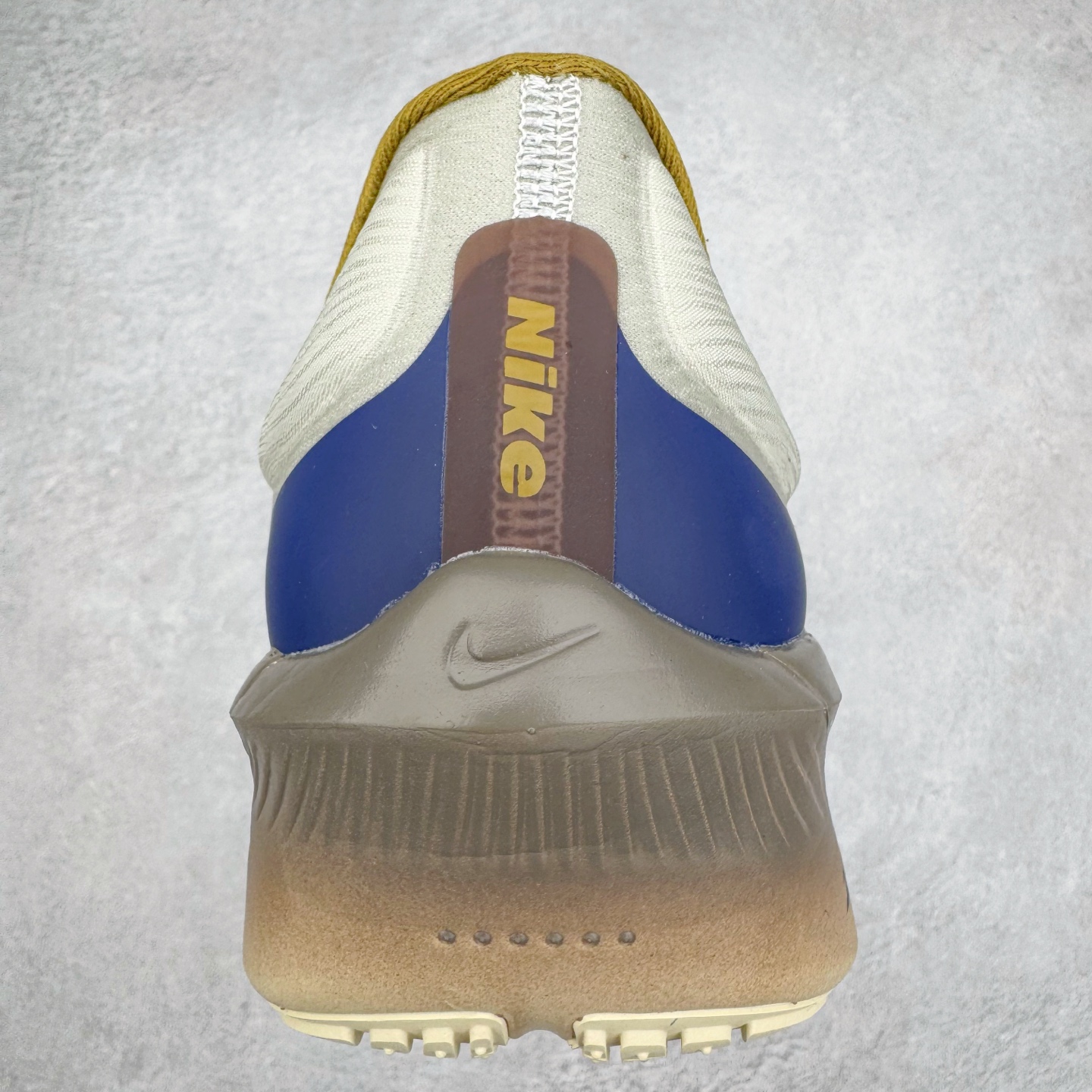 图片[8]-＃TG纯原 NK ZoomX Invincible Run Flyknit 6 轻量跑鞋 飞织低帮休闲运动慢跑鞋 厚底增高 老爹鞋 此鞋专为短跑运动员而生 是为 5 至 10 公里距离的赛事和训练打造 整体设计采用流线型的轻质工程网眼材质构成鞋面 并与其他 Running 旗舰鞋款同样搭载全脚掌 ZoomX 缓冲中底 搭配 Pebax 物料与橡胶外底 ZoomX StreakFly 首发配色以Prototype呈现 其灵感是来自开发期间的磨损测试 透过编号的标记与内侧的预期跑步距离突出研发过程 货号： HV4366-072 尺码：36 36.5 37.5 38 38.5 39 40 40.5 41 42 42.5 43 44 45-选品中心