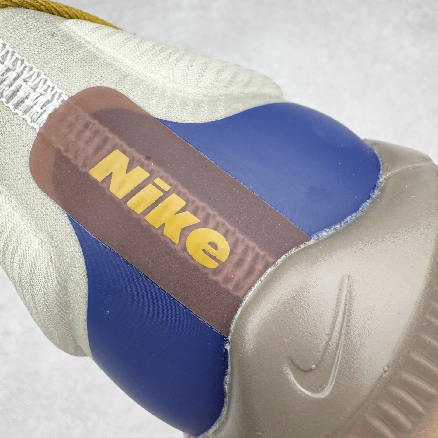 图片[14]-＃TG纯原 NK ZoomX Invincible Run Flyknit 6 轻量跑鞋 飞织低帮休闲运动慢跑鞋 厚底增高 老爹鞋 此鞋专为短跑运动员而生 是为 5 至 10 公里距离的赛事和训练打造 整体设计采用流线型的轻质工程网眼材质构成鞋面 并与其他 Running 旗舰鞋款同样搭载全脚掌 ZoomX 缓冲中底 搭配 Pebax 物料与橡胶外底 ZoomX StreakFly 首发配色以Prototype呈现 其灵感是来自开发期间的磨损测试 透过编号的标记与内侧的预期跑步距离突出研发过程 货号： HV4366-072 尺码：36 36.5 37.5 38 38.5 39 40 40.5 41 42 42.5 43 44 45-选品中心