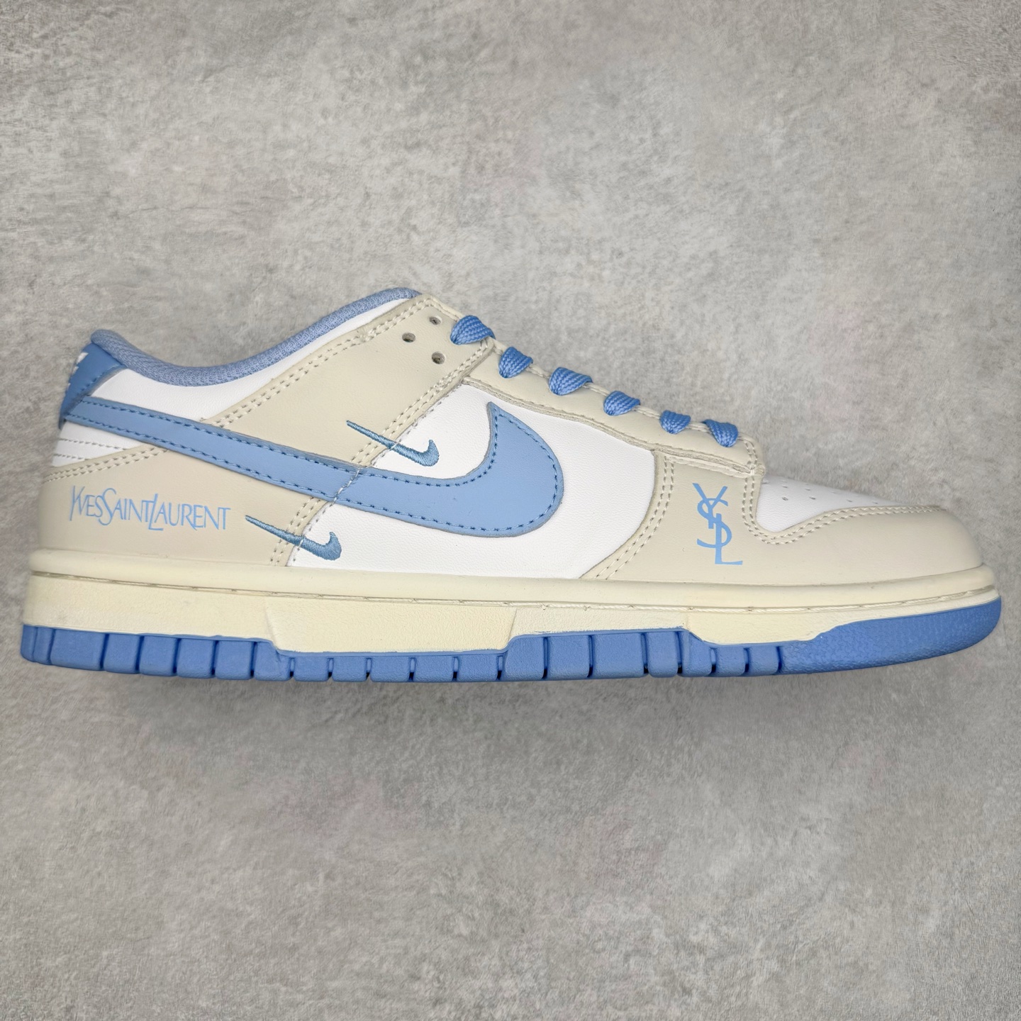 ＃福利特价 NK Dunk Low 定制配色 大厂出品 极力推荐 原装头层材料 独家版型蒸餾加工帶來的是更好的视觉和脚感体验大厂纯原品质出货 清洁度 电绣工艺 皮料切割干净无任何毛边 细节完美 实拍调校N版已经零色差零失真 百分百还原实物色彩所见即所得 不存在货不对板色差等低级问题 选购参考实物拍摄 不混卖不参货 只用心做好货严格选品 承诺混一赔十 尺码：36 36.5 37.5 38 38.5 39 40 40.5 41 42 42.5 43 44 44.5 45-选品中心