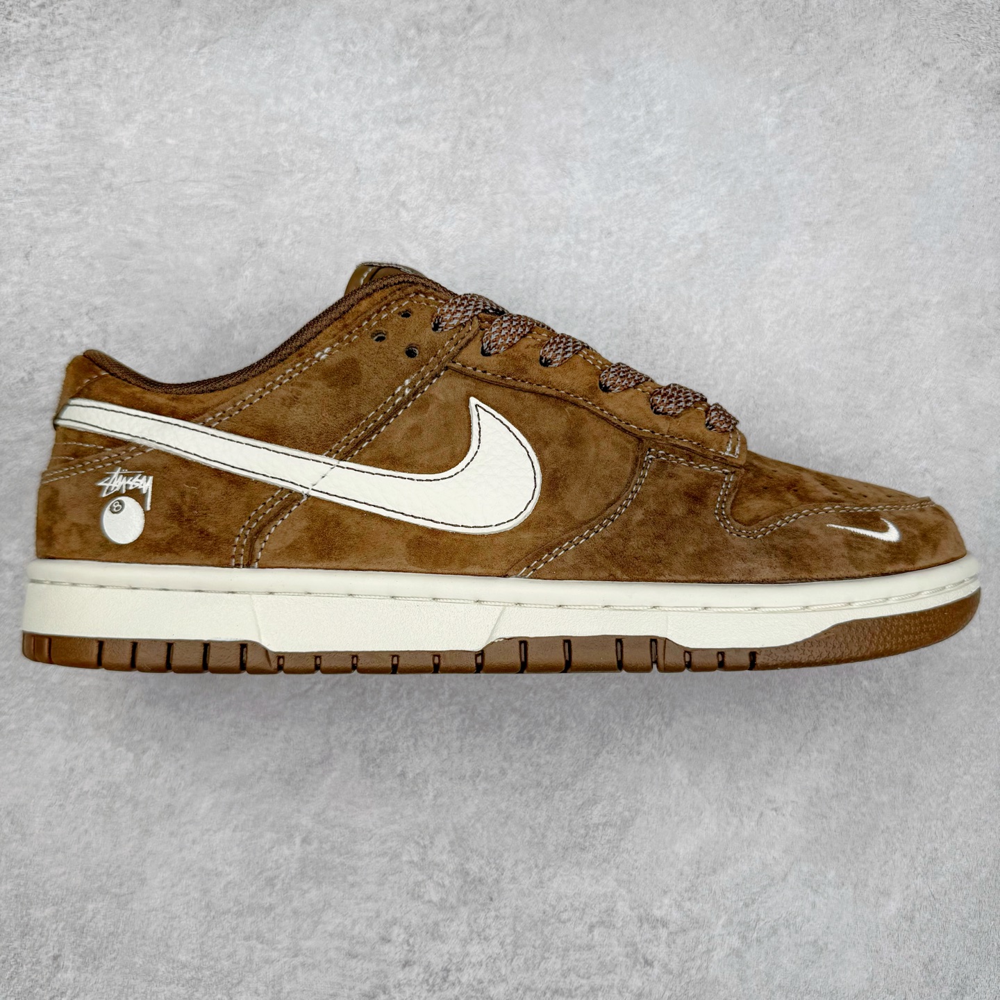 ＃福利特价 NK Dunk Low 定制配色 大厂出品 极力推荐 原装头层材料 独家版型蒸餾加工帶來的是更好的视觉和脚感体验大厂纯原品质出货 清洁度 电绣工艺 皮料切割干净无任何毛边 细节完美 实拍调校N版已经零色差零失真 百分百还原实物色彩所见即所得 不存在货不对板色差等低级问题 选购参考实物拍摄 不混卖不参货 只用心做好货严格选品 承诺混一赔十 尺码：36 36.5 37.5 38 38.5 39 40 40.5 41 42 42.5 43 44 44.5 45-选品中心