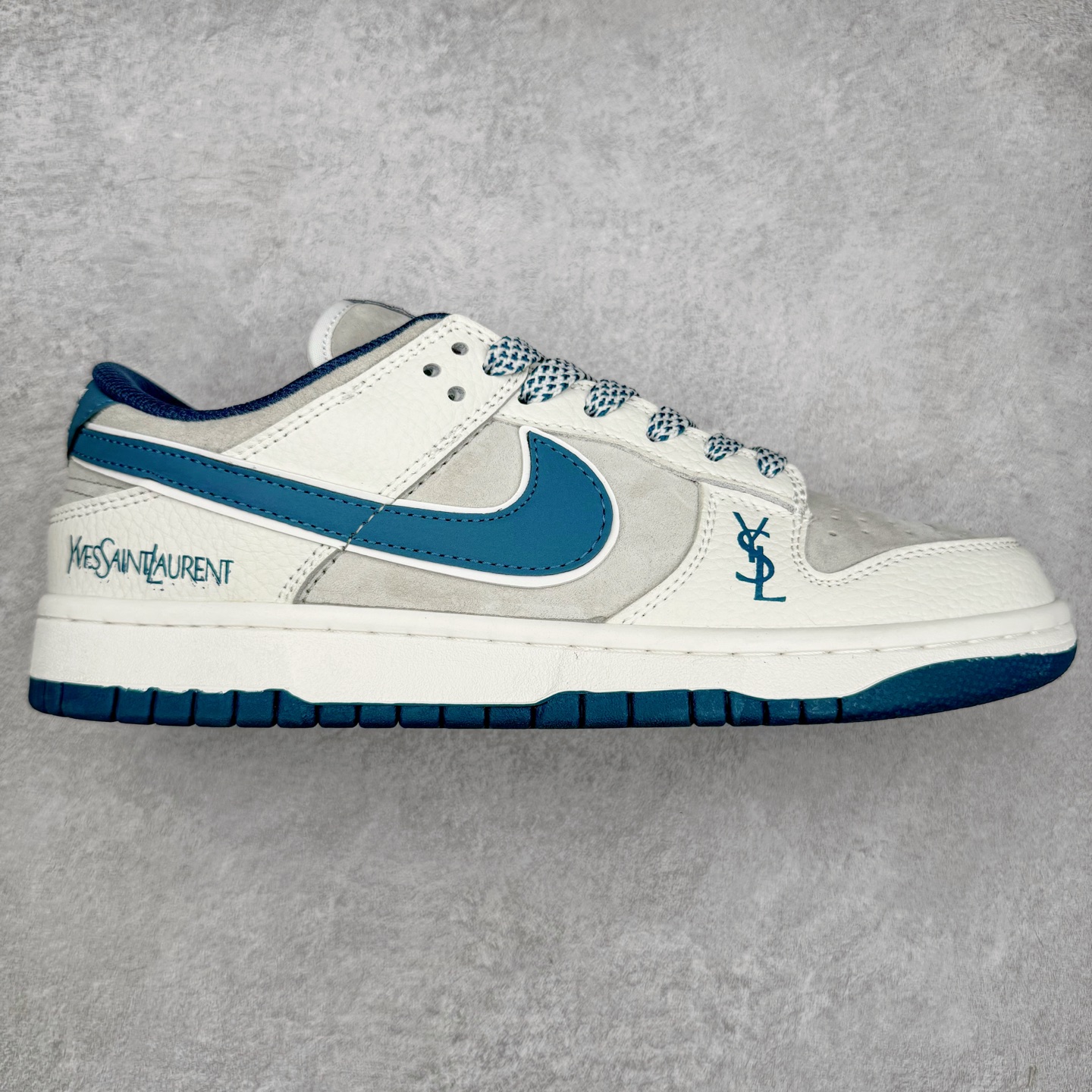 ＃福利特价 NK Dunk Low 定制配色 大厂出品 极力推荐 原装头层材料 独家版型蒸餾加工帶來的是更好的视觉和脚感体验大厂纯原品质出货 清洁度 电绣工艺 皮料切割干净无任何毛边 细节完美 实拍调校N版已经零色差零失真 百分百还原实物色彩所见即所得 不存在货不对板色差等低级问题 选购参考实物拍摄 不混卖不参货 只用心做好货严格选品 承诺混一赔十 尺码：36 36.5 37.5 38 38.5 39 40 40.5 41 42 42.5 43 44 44.5 45-选品中心