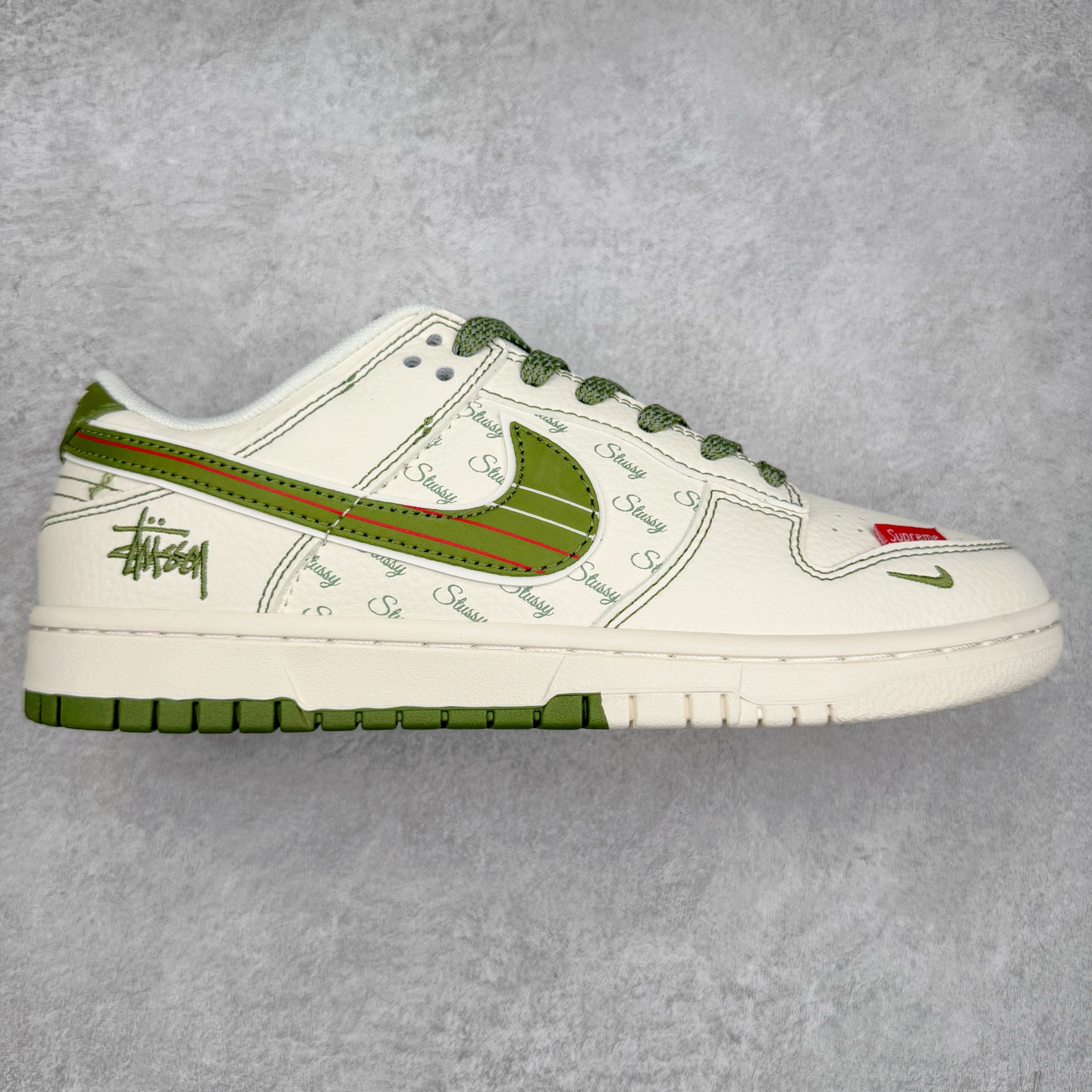 NK Dunk Low 定制配色 XS6089-553 大厂出品 极力推荐 原装头层材料 独家版型蒸餾加工帶來的是更好的视觉和脚感体验大厂纯原品质出货 清洁度 电绣工艺 皮料切割干净无任何毛边 细节完美 实拍调校N版已经零色差零失真 百分百还原实物色彩所见即所得 不存在货不对板色差等低级问题 选购参考实物拍摄 不混卖不参货 只用心做好货严格选品 承诺混一赔十 尺码：36 36.5 37.5 38 38.5 39 40 40.5 41 42 42.5 43 44 44.5 45-选品中心