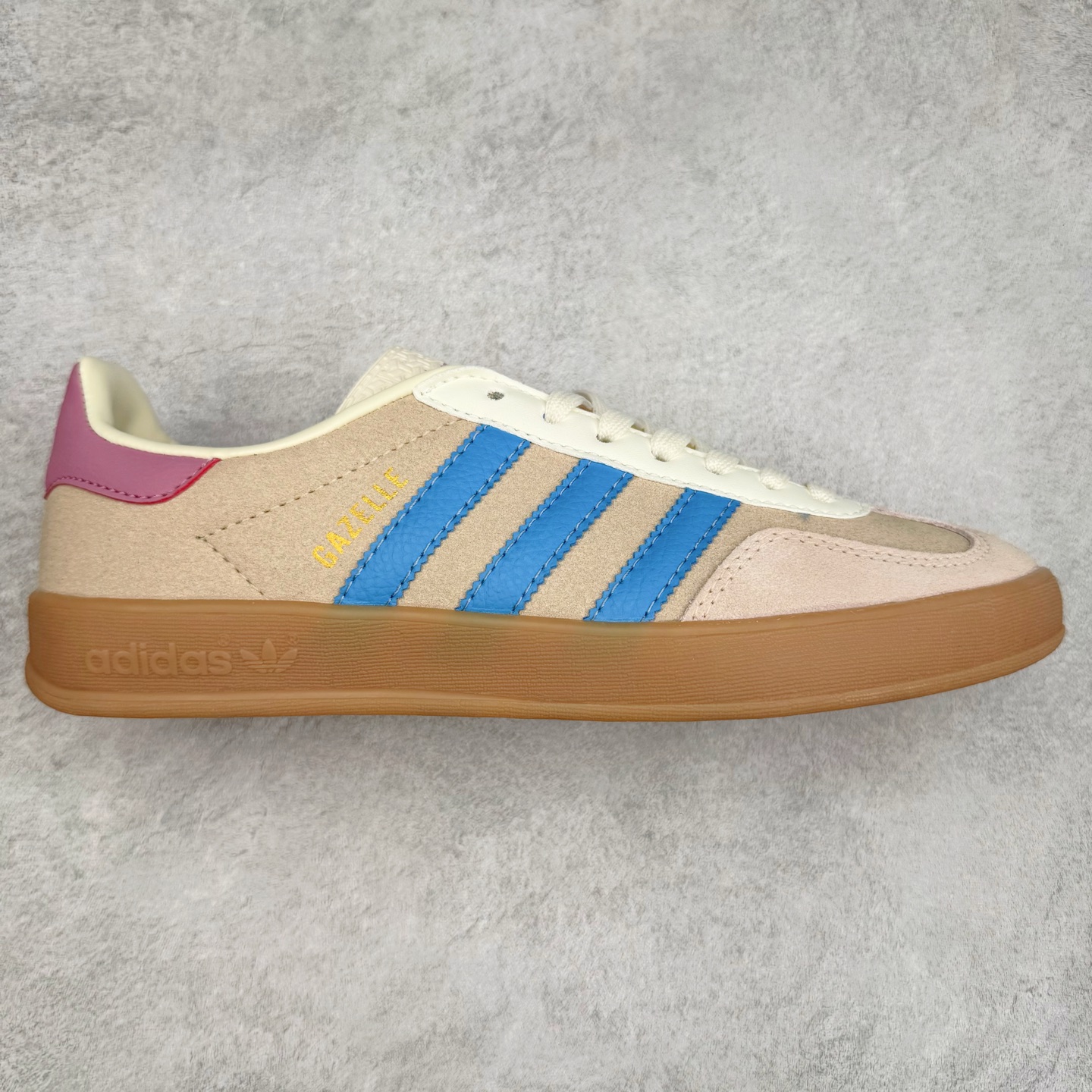 AD Gazelle Indoor Trainers 羚羊内训系列低帮复古百搭休闲运动德训风板鞋 JQ0010 90年代经典的复刻版！自60年代以足球训练鞋面世以来,Gazelle就以其经典设计席卷全球。1991年版本的复刻,再造经典Gazelle。采用皮革打造,搭配浊色细节,让这款经典更加简约。尺码：36 36⅔ 37⅓ 38 38⅔ 39⅓ 40 40⅔ 41⅓ 42 42⅔ 43⅓ 44⅓ 44⅔ 45-选品中心