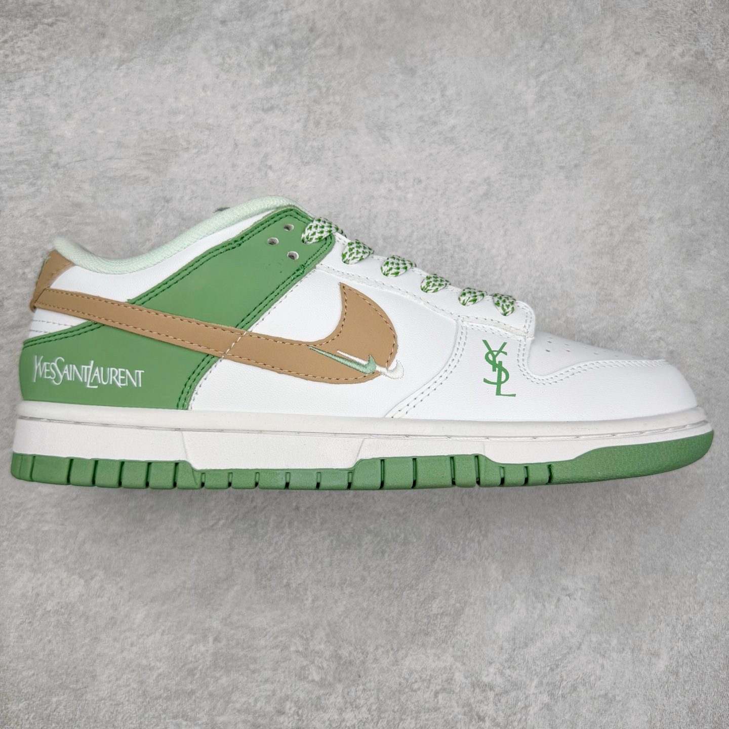 图片[2]-＃福利特价 NK Dunk Low 定制配色 大厂出品 极力推荐 原装头层材料 独家版型蒸餾加工帶來的是更好的视觉和脚感体验大厂纯原品质出货 清洁度 电绣工艺 皮料切割干净无任何毛边 细节完美 实拍调校N版已经零色差零失真 百分百还原实物色彩所见即所得 不存在货不对板色差等低级问题 选购参考实物拍摄 不混卖不参货 只用心做好货严格选品 承诺混一赔十 尺码：36 36.5 37.5 38 38.5 39 40 40.5 41 42 42.5 43 44 44.5 45 46-选品中心