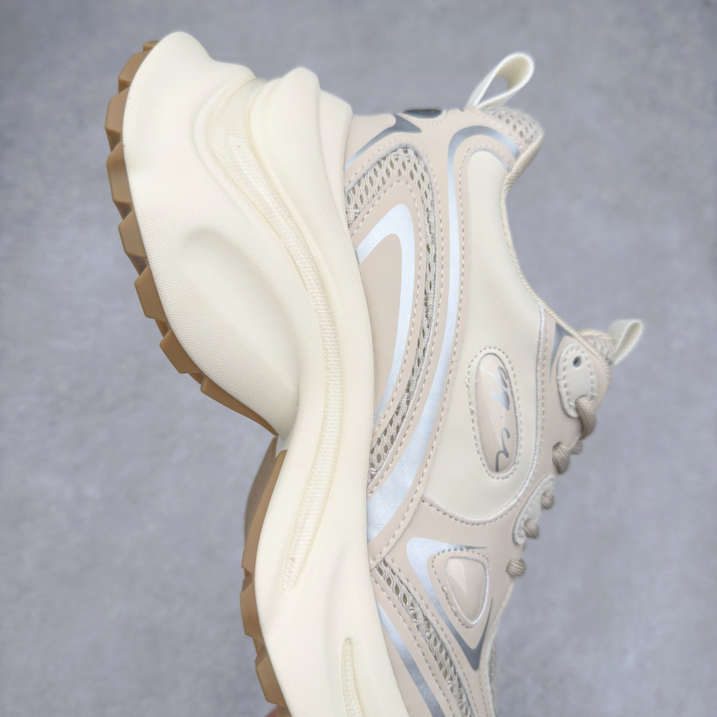 图片[6]-GG-CC白鹿同款老爹鞋 舒适百搭厚底春季新款女士休闲运动鞋系列 #广东大厂出品 完美细节 大长腿时髦look轻松定格 不费力展现率性氛围 酷帅机能风不规则设计大底 GGCC拼色造型设计 轻便舒适百搭 不管怎么搭都敲好看~ 尺码：35 36 37 38 39 40-选品中心