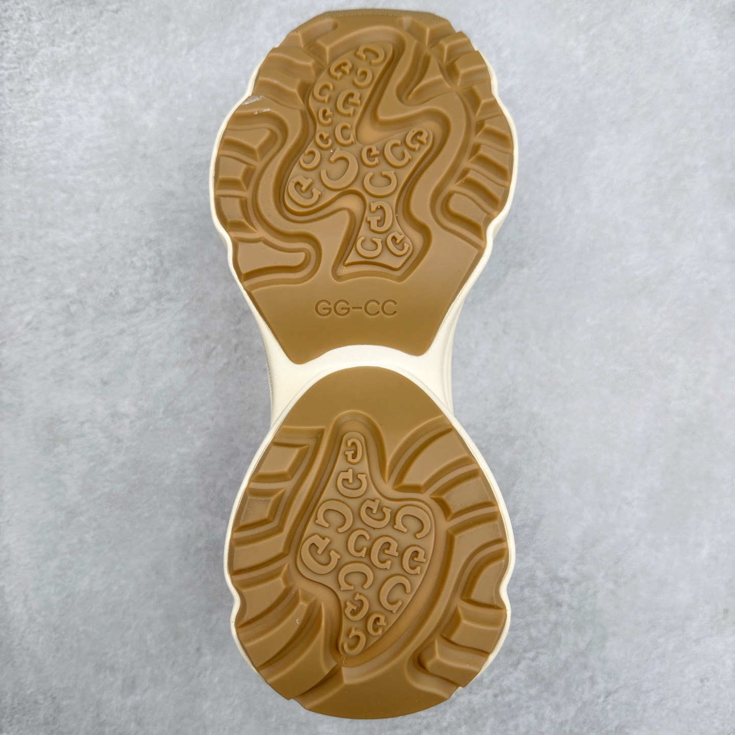 图片[9]-GG-CC白鹿同款老爹鞋 舒适百搭厚底春季新款女士休闲运动鞋系列 #广东大厂出品 完美细节 大长腿时髦look轻松定格 不费力展现率性氛围 酷帅机能风不规则设计大底 GGCC拼色造型设计 轻便舒适百搭 不管怎么搭都敲好看~ 尺码：35 36 37 38 39 40-选品中心