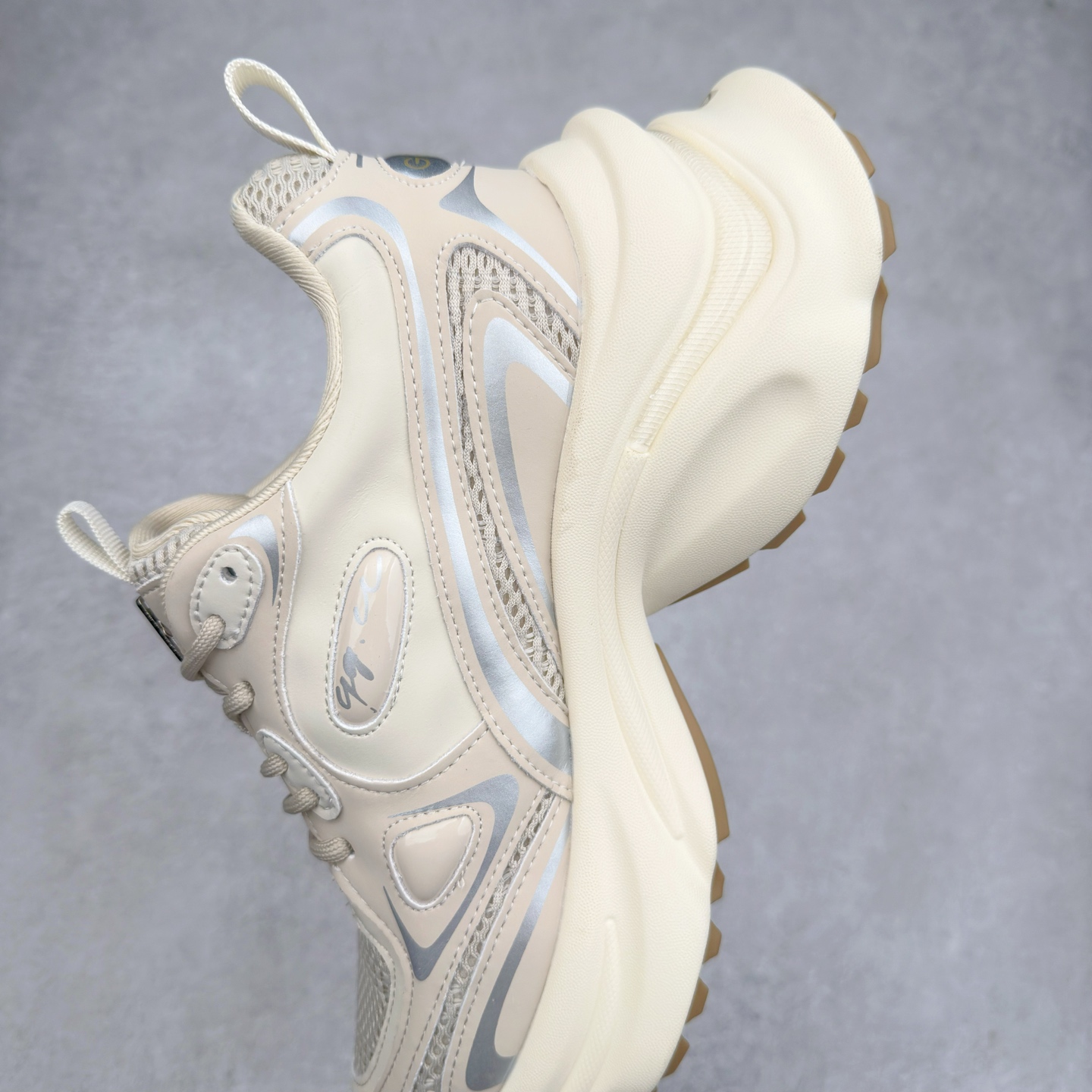 图片[7]-GG-CC白鹿同款老爹鞋 舒适百搭厚底春季新款女士休闲运动鞋系列 #广东大厂出品 完美细节 大长腿时髦look轻松定格 不费力展现率性氛围 酷帅机能风不规则设计大底 GGCC拼色造型设计 轻便舒适百搭 不管怎么搭都敲好看~ 尺码：35 36 37 38 39 40-选品中心