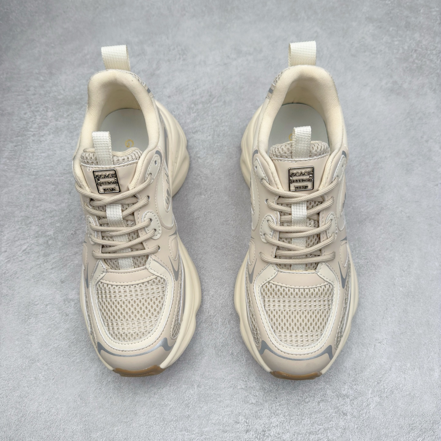 图片[2]-GG-CC白鹿同款老爹鞋 舒适百搭厚底春季新款女士休闲运动鞋系列 #广东大厂出品 完美细节 大长腿时髦look轻松定格 不费力展现率性氛围 酷帅机能风不规则设计大底 GGCC拼色造型设计 轻便舒适百搭 不管怎么搭都敲好看~ 尺码：35 36 37 38 39 40-选品中心