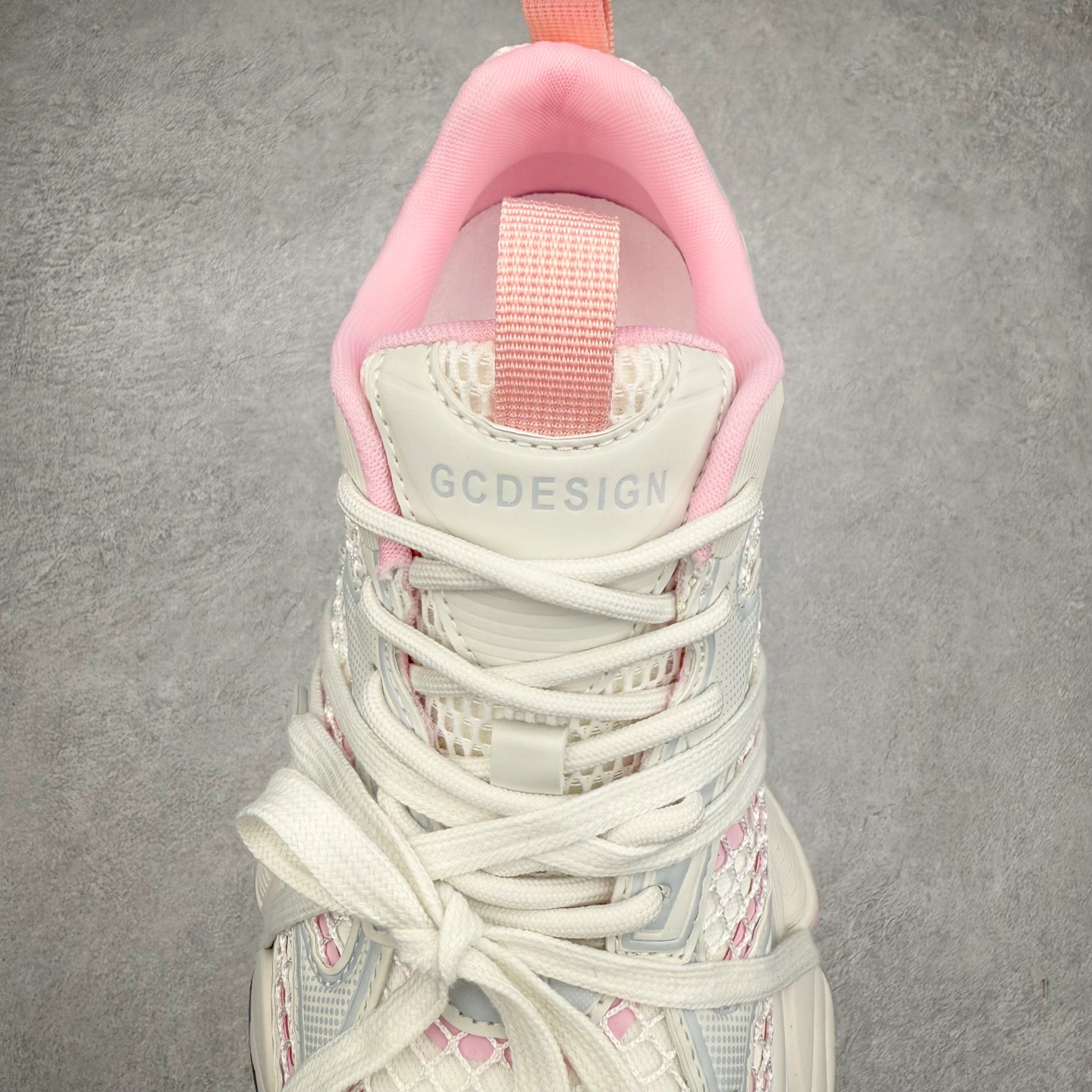 图片[5]-GG-CC 林允同款 5CM厚底增高 星河粒子 银白色 银角大王 月牙底绑带镂空老爹鞋 春日踏青舒适度和少女感GGCC 德训鞋界的白月光🌙 银白配色好温柔 镂空鞋面/侧边绑带/三层组合月牙底 柔软有弹性的月牙底和增加舒适度显腿长的5cm内增高 长时间走路和站立都不累脚舒适度和少女感 尺码：35 36 37 38 39 40-选品中心