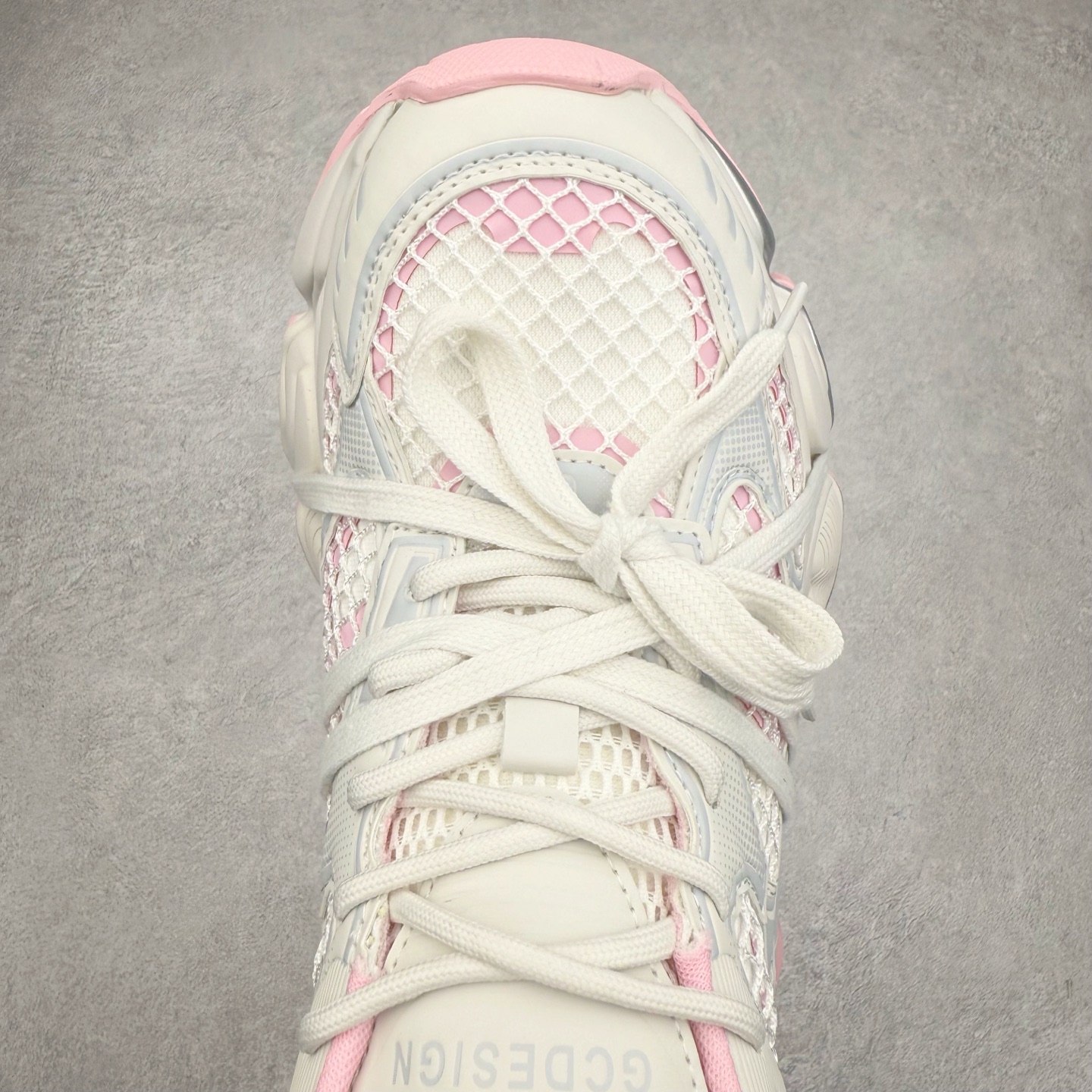 图片[4]-GG-CC 林允同款 5CM厚底增高 星河粒子 银白色 银角大王 月牙底绑带镂空老爹鞋 春日踏青舒适度和少女感GGCC 德训鞋界的白月光🌙 银白配色好温柔 镂空鞋面/侧边绑带/三层组合月牙底 柔软有弹性的月牙底和增加舒适度显腿长的5cm内增高 长时间走路和站立都不累脚舒适度和少女感 尺码：35 36 37 38 39 40-选品中心