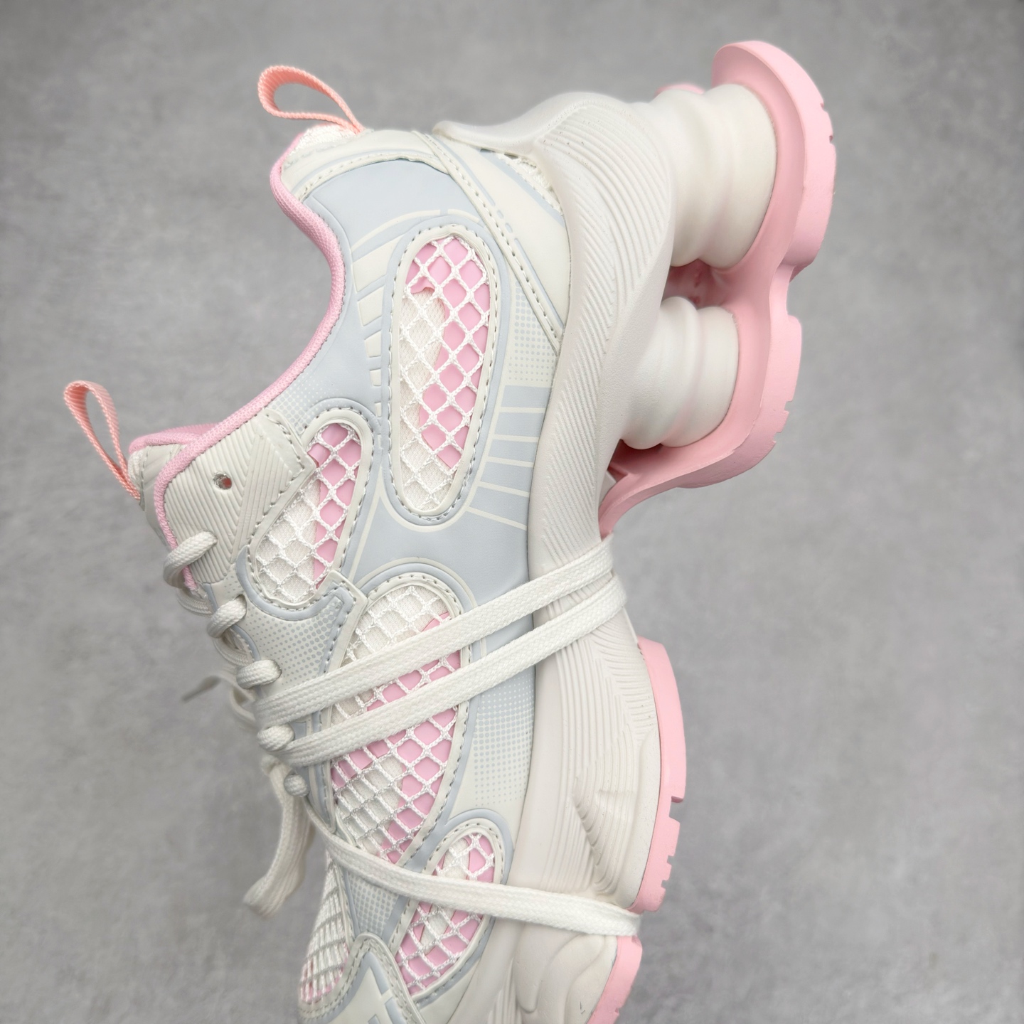 图片[7]-GG-CC 林允同款 5CM厚底增高 星河粒子 银白色 银角大王 月牙底绑带镂空老爹鞋 春日踏青舒适度和少女感GGCC 德训鞋界的白月光🌙 银白配色好温柔 镂空鞋面/侧边绑带/三层组合月牙底 柔软有弹性的月牙底和增加舒适度显腿长的5cm内增高 长时间走路和站立都不累脚舒适度和少女感 尺码：35 36 37 38 39 40-选品中心