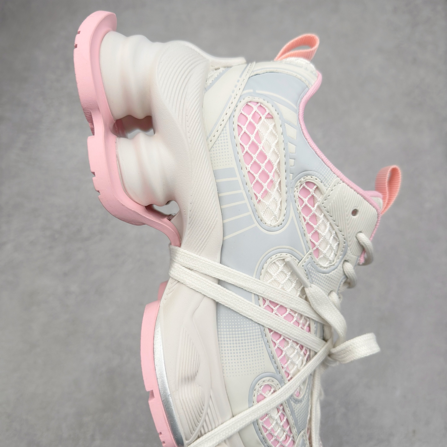 图片[6]-GG-CC 林允同款 5CM厚底增高 星河粒子 银白色 银角大王 月牙底绑带镂空老爹鞋 春日踏青舒适度和少女感GGCC 德训鞋界的白月光🌙 银白配色好温柔 镂空鞋面/侧边绑带/三层组合月牙底 柔软有弹性的月牙底和增加舒适度显腿长的5cm内增高 长时间走路和站立都不累脚舒适度和少女感 尺码：35 36 37 38 39 40-选品中心