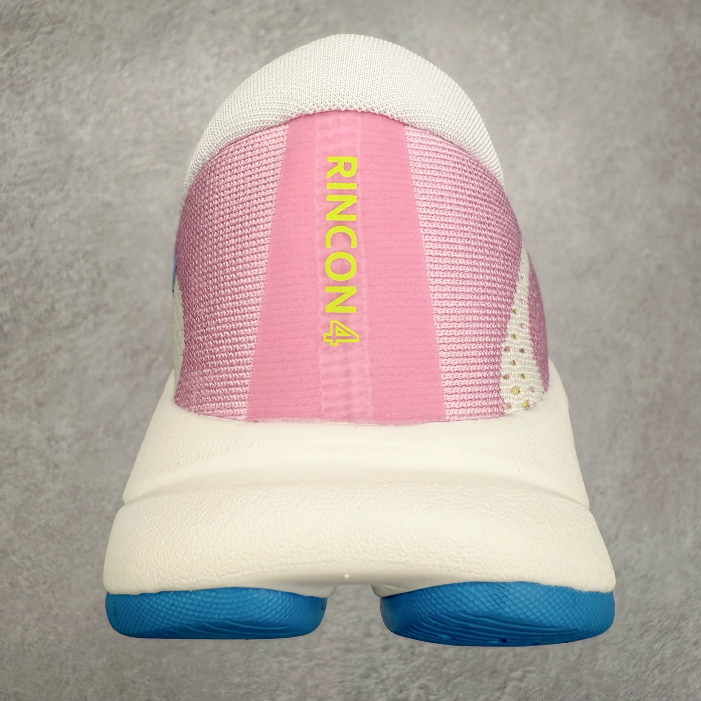 图片[8]-HOKA ONE ONE RINCON 4 舒适防滑耐磨低帮休闲跑步鞋 Rincon 4 是一款日常训练用的跑步鞋，踩上去的感觉很结实。它适合中短距离跑步，但如果您习惯于稍硬的感觉，也可以用于长距离跑步。但它的速度不够快，不能作为速度训练鞋，也不够柔软，不能作为恢复训练鞋，日常里程跑才是它的优势所在。如果您想尝试 Hoka 跑鞋，又想享受极具竞争力的价格，那就试试这款鞋吧。尺码：36 36.5 37.5 38 38.5 39 40 40.5 41 42 42.5 43 44 44.5 45-选品中心