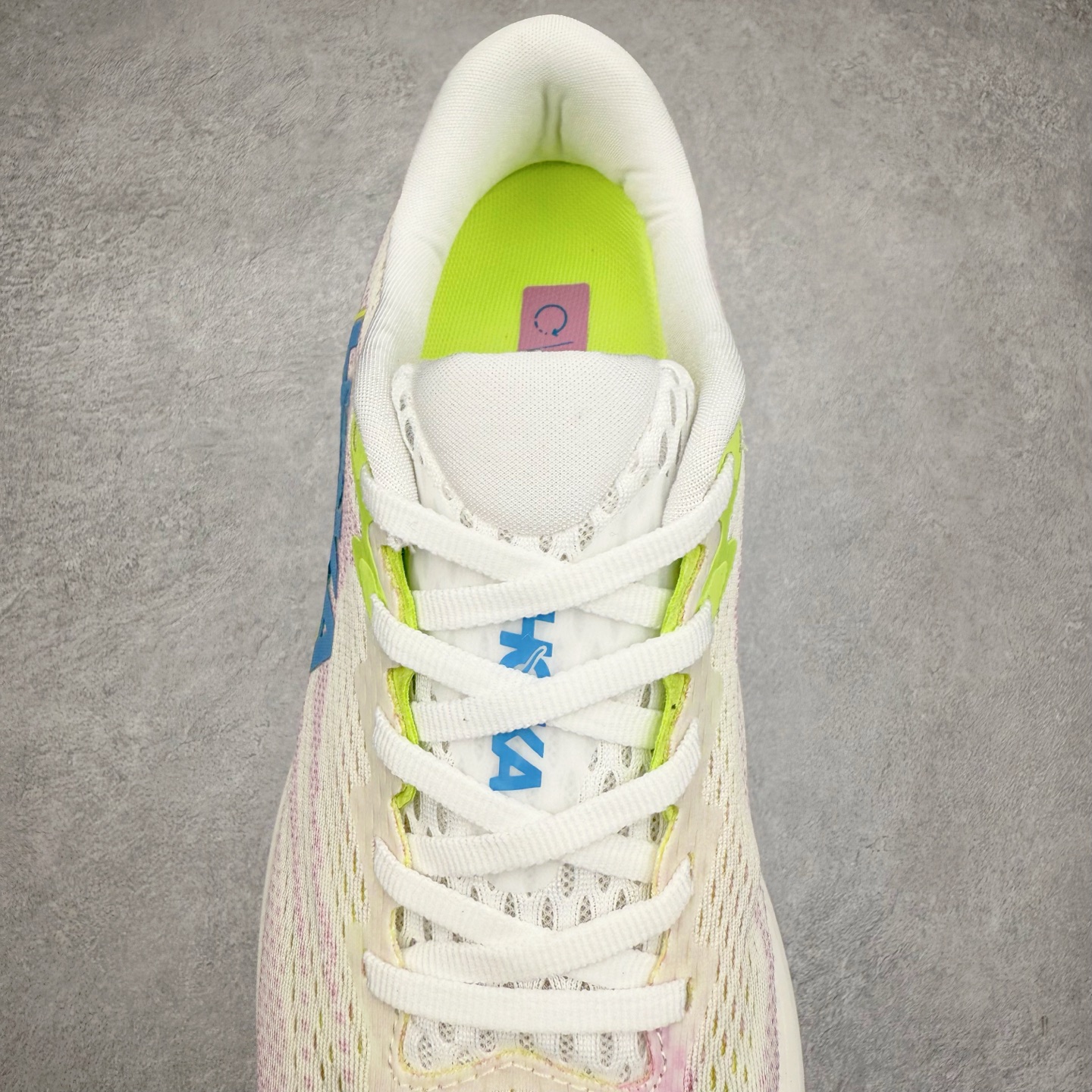 图片[5]-HOKA ONE ONE RINCON 4 舒适防滑耐磨低帮休闲跑步鞋 Rincon 4 是一款日常训练用的跑步鞋，踩上去的感觉很结实。它适合中短距离跑步，但如果您习惯于稍硬的感觉，也可以用于长距离跑步。但它的速度不够快，不能作为速度训练鞋，也不够柔软，不能作为恢复训练鞋，日常里程跑才是它的优势所在。如果您想尝试 Hoka 跑鞋，又想享受极具竞争力的价格，那就试试这款鞋吧。尺码：36 36.5 37.5 38 38.5 39 40 40.5 41 42 42.5 43 44 44.5 45-选品中心