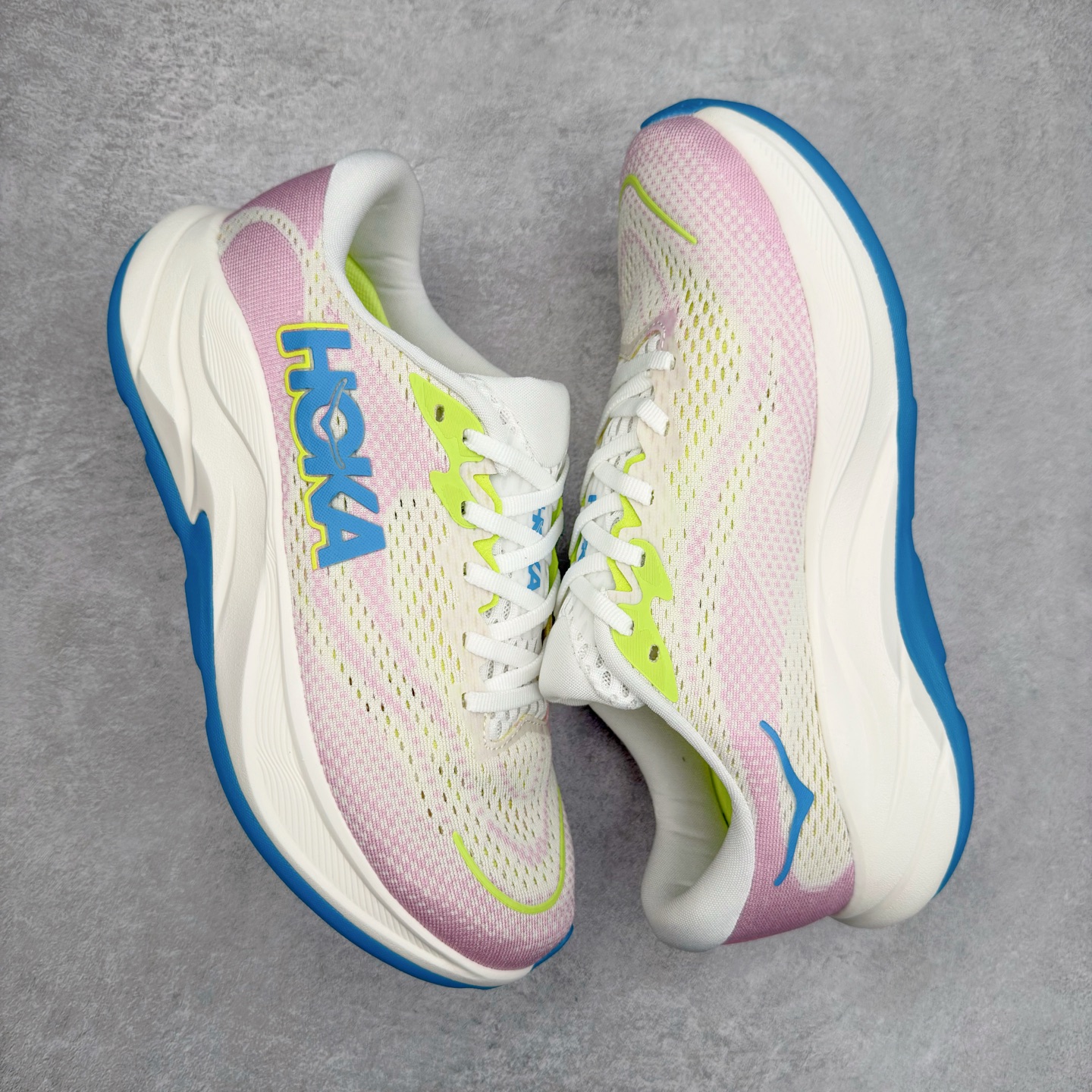 图片[3]-HOKA ONE ONE RINCON 4 舒适防滑耐磨低帮休闲跑步鞋 Rincon 4 是一款日常训练用的跑步鞋，踩上去的感觉很结实。它适合中短距离跑步，但如果您习惯于稍硬的感觉，也可以用于长距离跑步。但它的速度不够快，不能作为速度训练鞋，也不够柔软，不能作为恢复训练鞋，日常里程跑才是它的优势所在。如果您想尝试 Hoka 跑鞋，又想享受极具竞争力的价格，那就试试这款鞋吧。尺码：36 36.5 37.5 38 38.5 39 40 40.5 41 42 42.5 43 44 44.5 45-选品中心