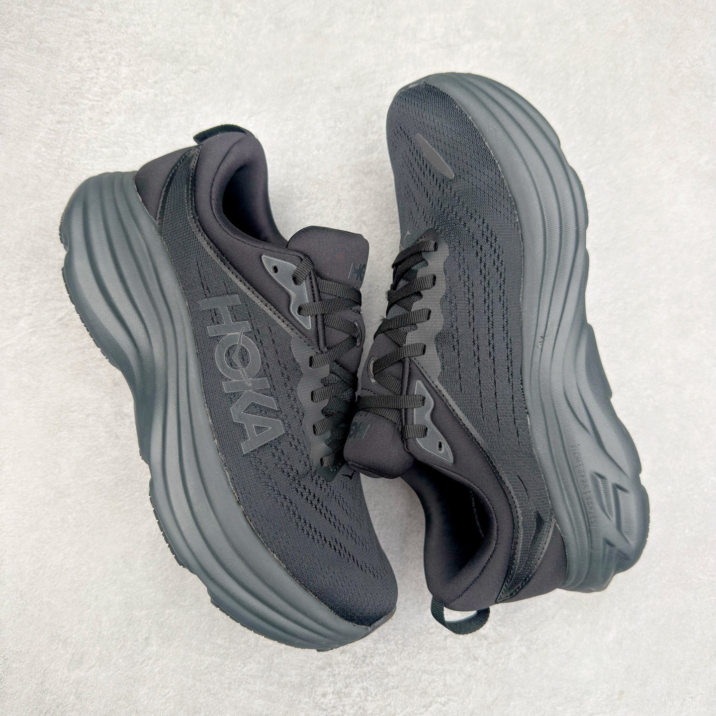 图片[3]-＃HK纯原 HOKA ONE ONE Bondi 8 邦代八代缓震网面耐磨低帮跑步鞋 原始的 Bondi 缓震和线条在这里 提供该特许经营权众所周知的柔软、平衡的乘坐体验 Bondi 使用加长的摇杆微调几何形状 以获得更大的加速度 同时由于采用碳纤维板 还可以提供更平稳的脚趾离地 尺码：36 36.5 37.5 38 38.5 39 40 40.5 41 42 42.5 43 44 44.5 45-选品中心