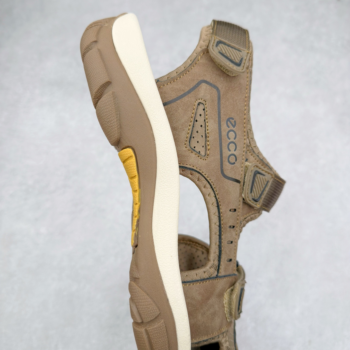 图片[6]-ECCO爱步运动男士凉鞋 舒适防滑魔术贴夏季包头凉鞋 全速系列 甄选牛皮鞋面 细腻亲肤清爽 多种拼接设计 时尚有型 潮流穿搭 粘条设计 操作简单，舒适合脚穿脱方便 舒适内里材质，细腻贴脚 亲肤舒适不伤脚 搭配柔软鞋垫 有效缓压 橡胶大底，简约不简单 在不同环境下，都能提供优秀的抓地力和耐损效果 潮弄风尚 不羁腔调 尺码：38 39 40 41 42 43 44 45（皮鞋码）-选品中心