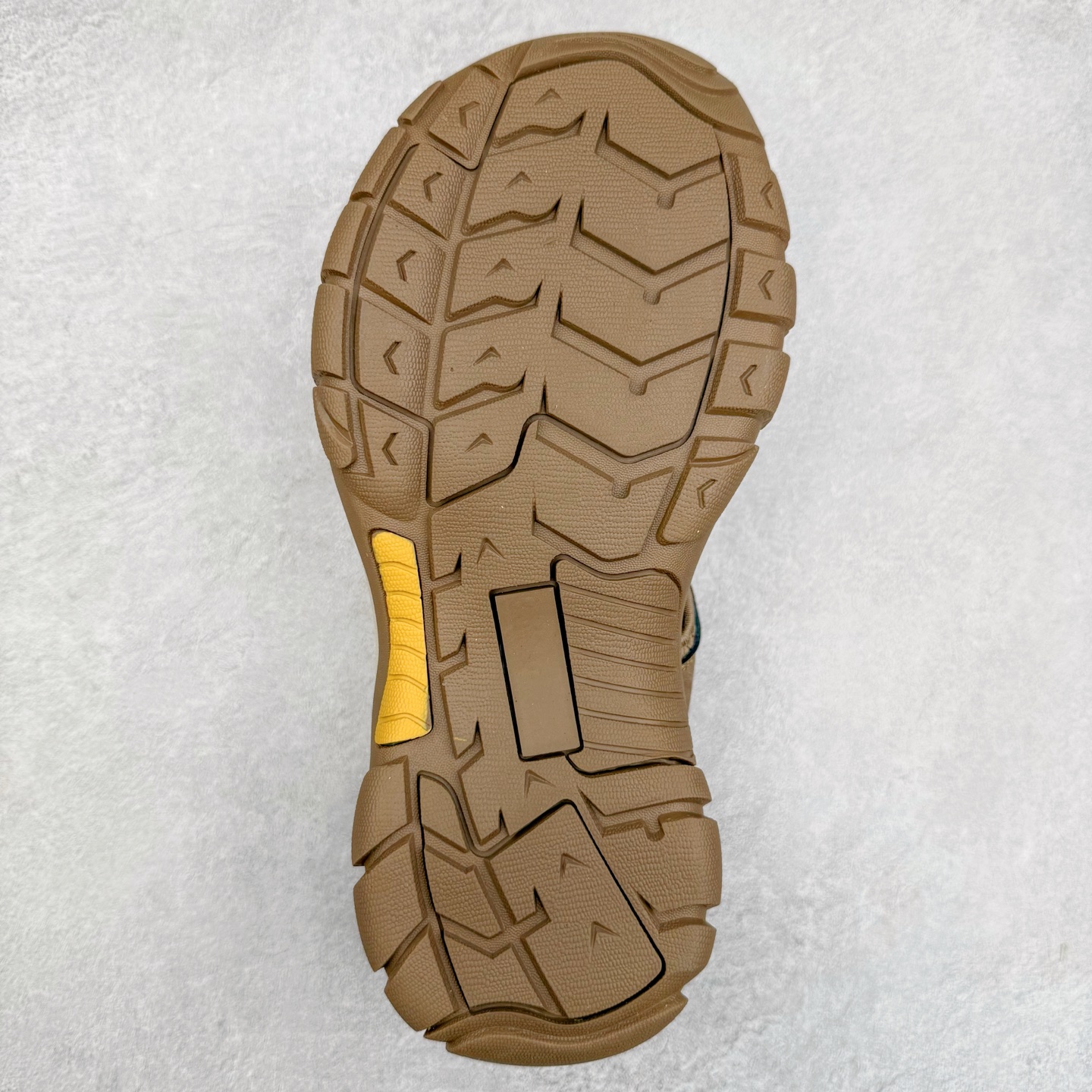 图片[9]-ECCO爱步运动男士凉鞋 舒适防滑魔术贴夏季包头凉鞋 全速系列 甄选牛皮鞋面 细腻亲肤清爽 多种拼接设计 时尚有型 潮流穿搭 粘条设计 操作简单，舒适合脚穿脱方便 舒适内里材质，细腻贴脚 亲肤舒适不伤脚 搭配柔软鞋垫 有效缓压 橡胶大底，简约不简单 在不同环境下，都能提供优秀的抓地力和耐损效果 潮弄风尚 不羁腔调 尺码：38 39 40 41 42 43 44 45（皮鞋码）-选品中心