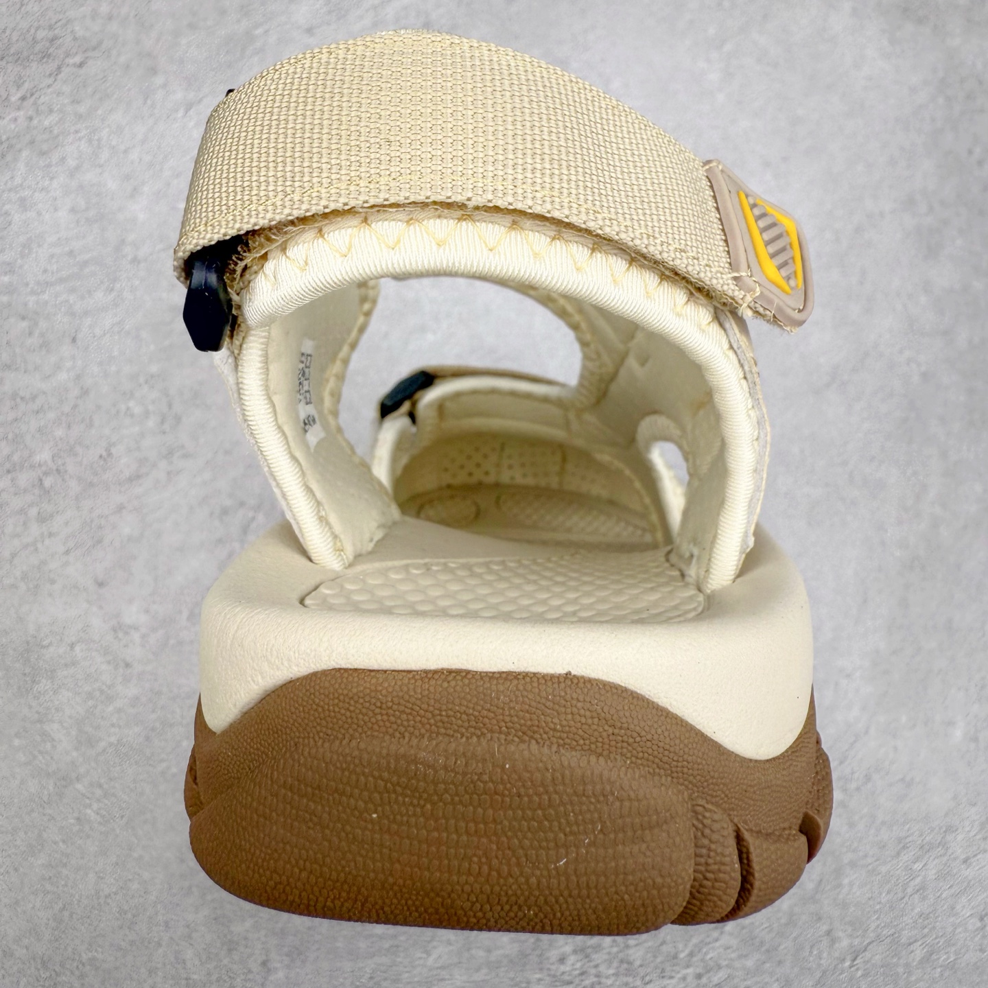 图片[8]-ECCO爱步运动男士凉鞋 舒适防滑魔术贴夏季包头凉鞋 全速系列 甄选牛皮鞋面 细腻亲肤清爽 多种拼接设计 时尚有型 潮流穿搭 粘条设计 操作简单，舒适合脚穿脱方便 舒适内里材质，细腻贴脚 亲肤舒适不伤脚 搭配柔软鞋垫 有效缓压 橡胶大底，简约不简单 在不同环境下，都能提供优秀的抓地力和耐损效果 潮弄风尚 不羁腔调 尺码：38 39 40 41 42 43 44 45（皮鞋码）-选品中心