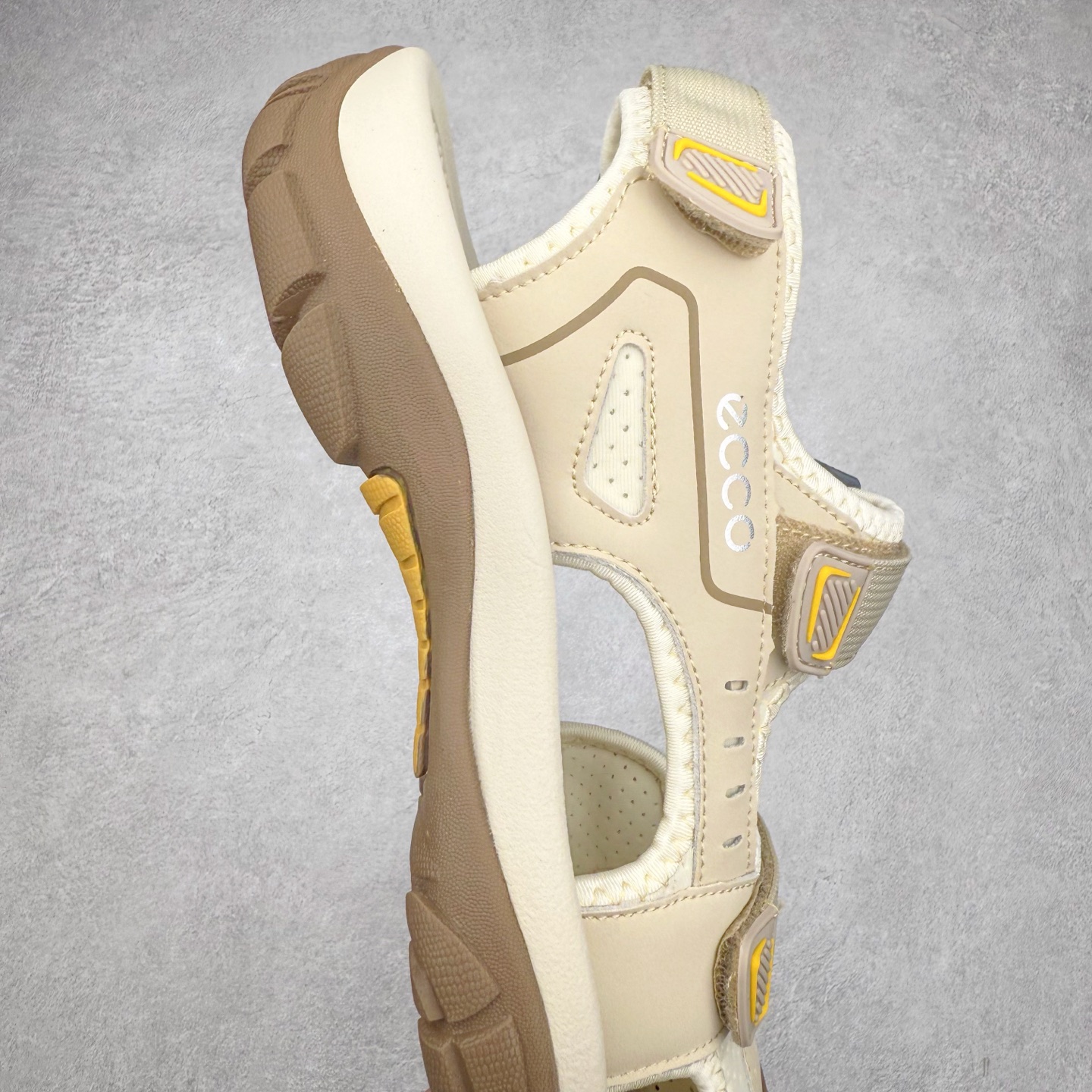 图片[6]-ECCO爱步运动男士凉鞋 舒适防滑魔术贴夏季包头凉鞋 全速系列 甄选牛皮鞋面 细腻亲肤清爽 多种拼接设计 时尚有型 潮流穿搭 粘条设计 操作简单，舒适合脚穿脱方便 舒适内里材质，细腻贴脚 亲肤舒适不伤脚 搭配柔软鞋垫 有效缓压 橡胶大底，简约不简单 在不同环境下，都能提供优秀的抓地力和耐损效果 潮弄风尚 不羁腔调 尺码：38 39 40 41 42 43 44 45（皮鞋码）-选品中心