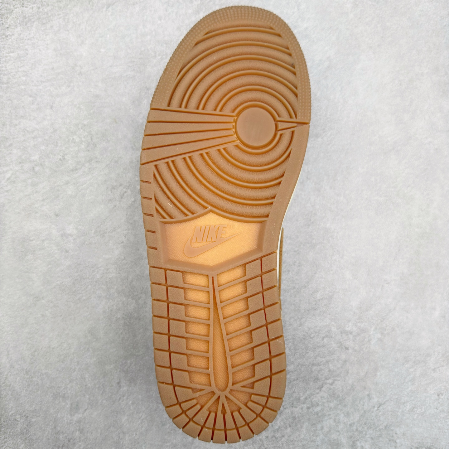 图片[9]-＃K版 Air Jordan AJ1 Low 低帮 白棕 IB8855-121 全新流水线出品 DT版本唯一平替选择 市场第二梯队最强版 全部原鞋开发 原楦原纸板开发 全鞋电脑针车 原厂内置全掌气垫 原盒内在原标 唯一Zp原版鞋带绑法 免检产品 全新2022版型 全头层皮料 完美零毛边处理 原厂配置全掌气垫 价格定位良心 几十个配色陆续出货 实拍调校N版已经零色差零失真 百分百还原实物色彩所见即所得 不存在货不对板色差等低级问题 选购参考实物拍摄 不混卖不参货 只用心做好货严格选品 承诺混一赔十 尺码：36 36.5 37.5 38 38.5 39 40 40.5 41 42 42.5 43 44 44.5 45-选品中心