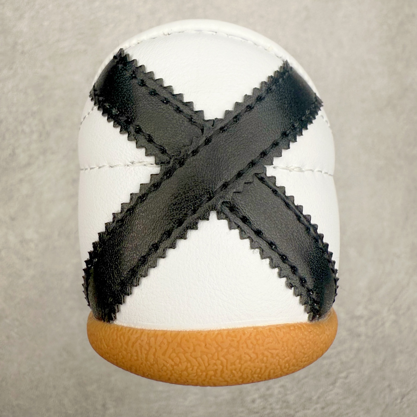 图片[8]-AD Originals Tokyo 东京限定系列复古百搭薄底德训风低帮休闲运动T头鞋 JI3311 ORIGINALS 挖掘复古运动基因，文 将经典与现代完美融合，推出薄底鞋系列，引起潮流趋势。此次COSTS带来的是ADIDAS ORIGINALS TOKYO系列黑白两款百搭配色，鞋款鞋面舒适贴合脚面， 同时采用柔软材质，穿着轻便舒适；中底缓震性能，鞋底有一定弹性，日常穿搭舒适且防滑。尺码：35⅔ 36 36⅔ 37⅓ 38 38⅔ 39⅓ 40 40⅔ 41⅓ 42 42⅔ 43⅓ 44 45-选品中心