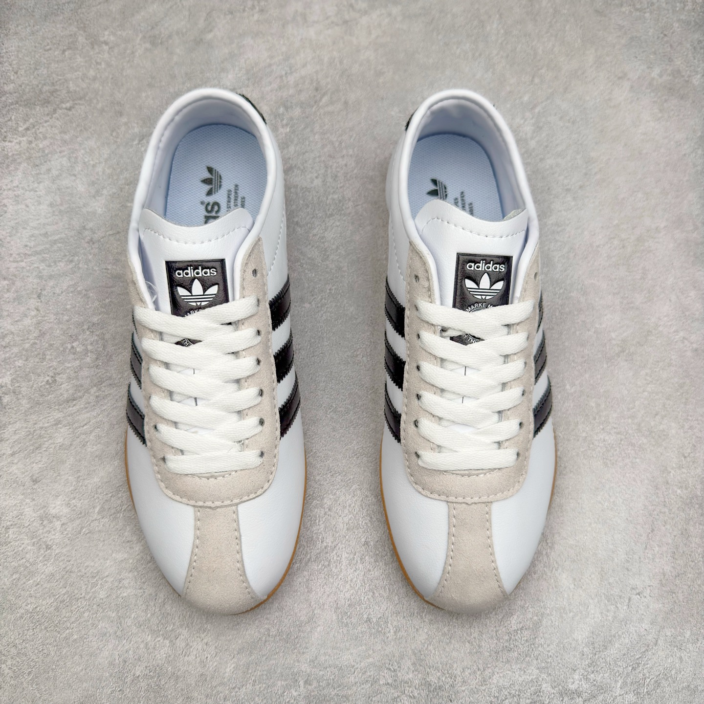 图片[2]-AD Originals Tokyo 东京限定系列复古百搭薄底德训风低帮休闲运动T头鞋 JI3311 ORIGINALS 挖掘复古运动基因，文 将经典与现代完美融合，推出薄底鞋系列，引起潮流趋势。此次COSTS带来的是ADIDAS ORIGINALS TOKYO系列黑白两款百搭配色，鞋款鞋面舒适贴合脚面， 同时采用柔软材质，穿着轻便舒适；中底缓震性能，鞋底有一定弹性，日常穿搭舒适且防滑。尺码：35⅔ 36 36⅔ 37⅓ 38 38⅔ 39⅓ 40 40⅔ 41⅓ 42 42⅔ 43⅓ 44 45-选品中心