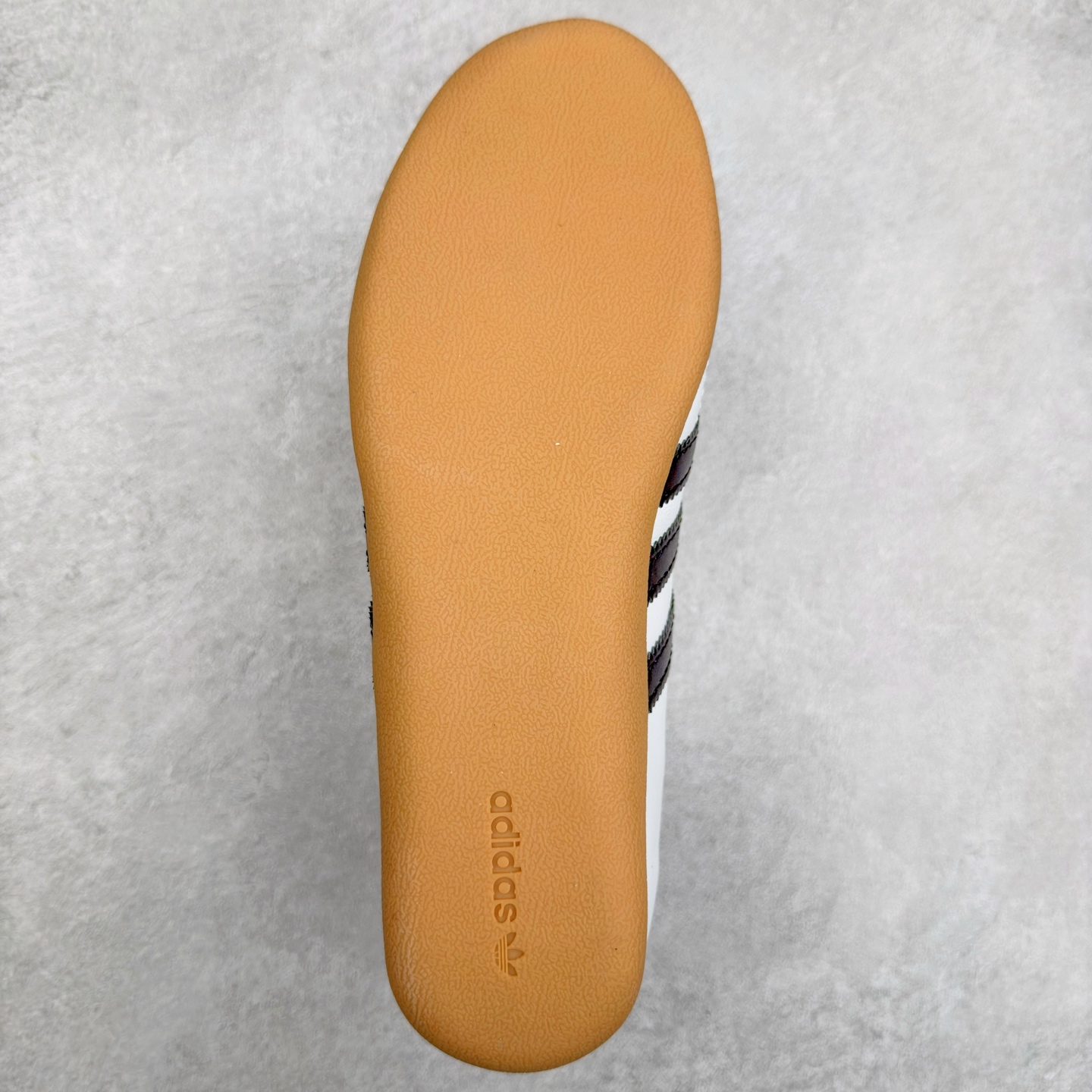 图片[9]-AD Originals Tokyo 东京限定系列复古百搭薄底德训风低帮休闲运动T头鞋 JI3311 ORIGINALS 挖掘复古运动基因，文 将经典与现代完美融合，推出薄底鞋系列，引起潮流趋势。此次COSTS带来的是ADIDAS ORIGINALS TOKYO系列黑白两款百搭配色，鞋款鞋面舒适贴合脚面， 同时采用柔软材质，穿着轻便舒适；中底缓震性能，鞋底有一定弹性，日常穿搭舒适且防滑。尺码：35⅔ 36 36⅔ 37⅓ 38 38⅔ 39⅓ 40 40⅔ 41⅓ 42 42⅔ 43⅓ 44 45-选品中心