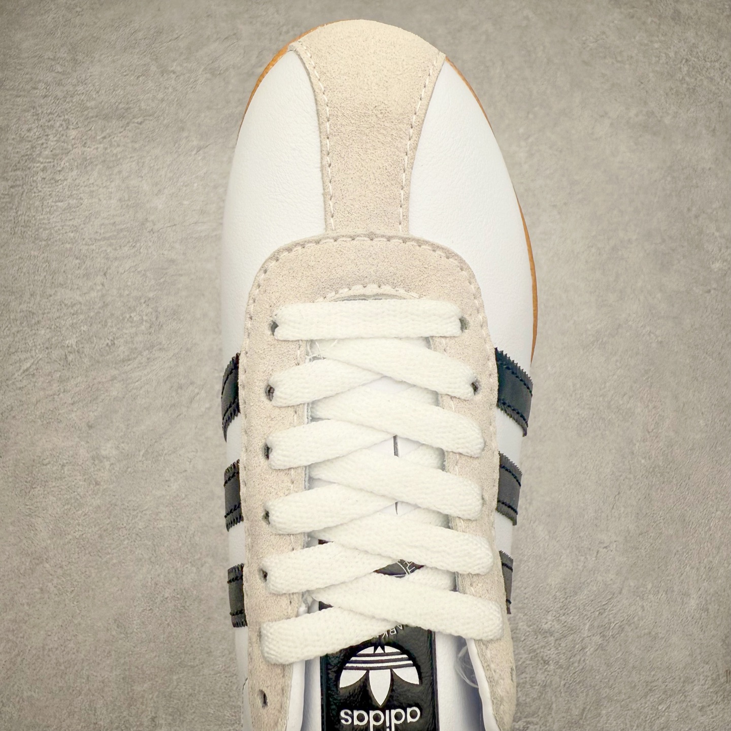 图片[4]-AD Originals Tokyo 东京限定系列复古百搭薄底德训风低帮休闲运动T头鞋 JI3311 ORIGINALS 挖掘复古运动基因，文 将经典与现代完美融合，推出薄底鞋系列，引起潮流趋势。此次COSTS带来的是ADIDAS ORIGINALS TOKYO系列黑白两款百搭配色，鞋款鞋面舒适贴合脚面， 同时采用柔软材质，穿着轻便舒适；中底缓震性能，鞋底有一定弹性，日常穿搭舒适且防滑。尺码：35⅔ 36 36⅔ 37⅓ 38 38⅔ 39⅓ 40 40⅔ 41⅓ 42 42⅔ 43⅓ 44 45-选品中心