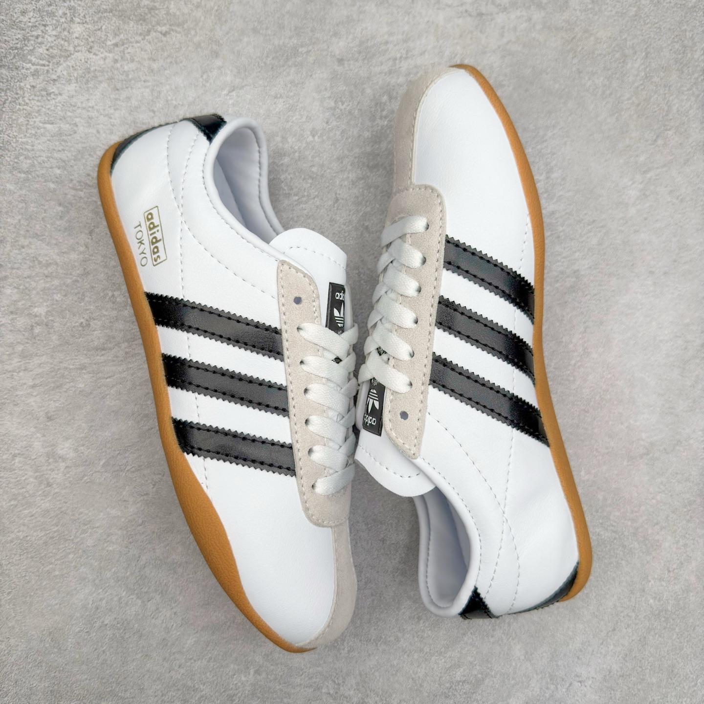 图片[3]-AD Originals Tokyo 东京限定系列复古百搭薄底德训风低帮休闲运动T头鞋 JI3311 ORIGINALS 挖掘复古运动基因，文 将经典与现代完美融合，推出薄底鞋系列，引起潮流趋势。此次COSTS带来的是ADIDAS ORIGINALS TOKYO系列黑白两款百搭配色，鞋款鞋面舒适贴合脚面， 同时采用柔软材质，穿着轻便舒适；中底缓震性能，鞋底有一定弹性，日常穿搭舒适且防滑。尺码：35⅔ 36 36⅔ 37⅓ 38 38⅔ 39⅓ 40 40⅔ 41⅓ 42 42⅔ 43⅓ 44 45-选品中心