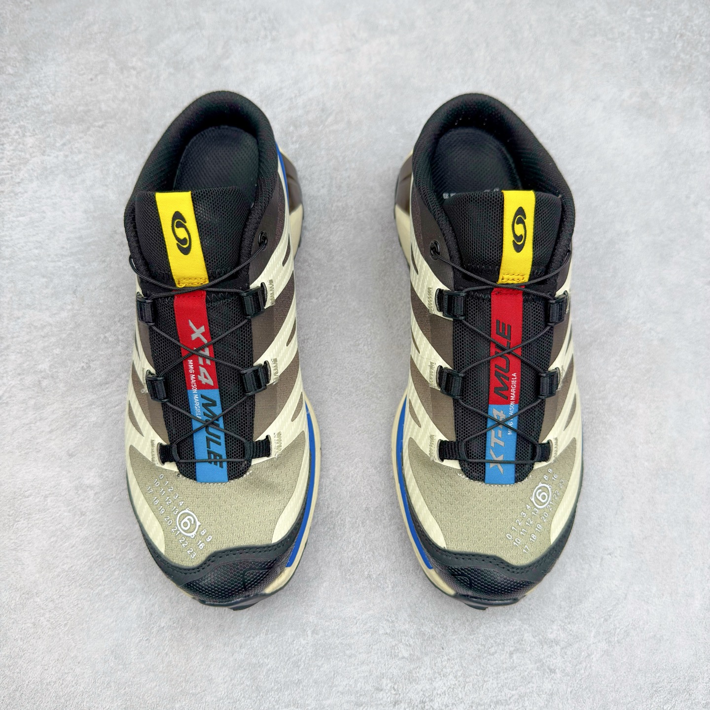 图片[2]-＃GD MM6 Maison Margiela x SALOMON XT-4 MULE 萨洛蒙联名系列低帮城市越野机能透气休闲运动鞋 鞋舌处附有迷你网眼袋收纳鞋绳以及下方的多色 Logo 标签 接着搭载奶油色 ACS 技术中底以及金色 TPU 塑料部件提升鞋款耐用性 中底与鞋面之间饰有海蓝色条状细节有效增添鞋款层次 最后应用黑色 Contragrip Chevron 外底完成鞋款设计 这次配色颇为高调 两款配色均以绚丽的渐变设计呈现 一款以粉紫渐变主打 另一款以黄绿渐变呈现 视觉效果相当吸睛 鞋面的使用玻璃纤维覆盖物加固 并通过细绳扣系带系统进行锁定 Salomon 的品牌logo 出现在脚后跟和前掌部位 中底虽然偏薄 但非常耐用 与模压塑料ACS 框架以及致密AC2 Muscle 鞋底单元结合 能够提供出色的支撑力和缓冲性 尺码：36 36.5 37.5 38 38.5 39 40 40.5 41 42 42.5 43 44 44.5 45-选品中心