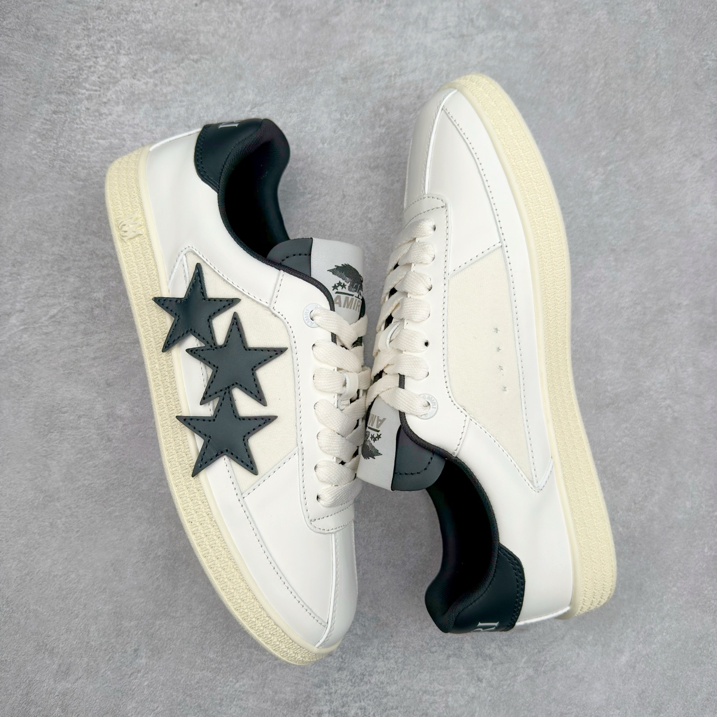 图片[3]-＃纯原 AMIRI Pacific 2025S 皮革圆头系带低帮板鞋 选用优质材料，精细制作。经典设计，展现优雅气质。舒适脚感，轻松穿梭。适合各种场合，彰显魅力。品味与舒适兼得，演绎自信自然。步履间散发迷人韵味，展现独特风采。AMIRI 是美国的时尚品牌，由Mike Amiri创立于2014年的奢侈男装和女装品牌，Amiri将精致的工艺与洛杉矶真实的滑板和街头文化的魅力相结合。设计师在系列女装中精准融合 1980和 1990年代盛行于洛杉矶的音乐文化，并将流连于著名夜店 The Roxy 和 TheViper Room 外的型男靓女作灵感之源。品牌的标志性网眼棒球帽、仿旧牛仔裤和大廓形T恤都是不容错过的佳作。尺码：35 36 37.5 38 39 40 41 42 43 44 45-选品中心