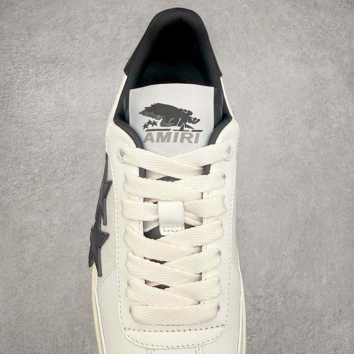 图片[5]-＃纯原 AMIRI Pacific 2025S 皮革圆头系带低帮板鞋 选用优质材料，精细制作。经典设计，展现优雅气质。舒适脚感，轻松穿梭。适合各种场合，彰显魅力。品味与舒适兼得，演绎自信自然。步履间散发迷人韵味，展现独特风采。AMIRI 是美国的时尚品牌，由Mike Amiri创立于2014年的奢侈男装和女装品牌，Amiri将精致的工艺与洛杉矶真实的滑板和街头文化的魅力相结合。设计师在系列女装中精准融合 1980和 1990年代盛行于洛杉矶的音乐文化，并将流连于著名夜店 The Roxy 和 TheViper Room 外的型男靓女作灵感之源。品牌的标志性网眼棒球帽、仿旧牛仔裤和大廓形T恤都是不容错过的佳作。尺码：35 36 37.5 38 39 40 41 42 43 44 45-选品中心