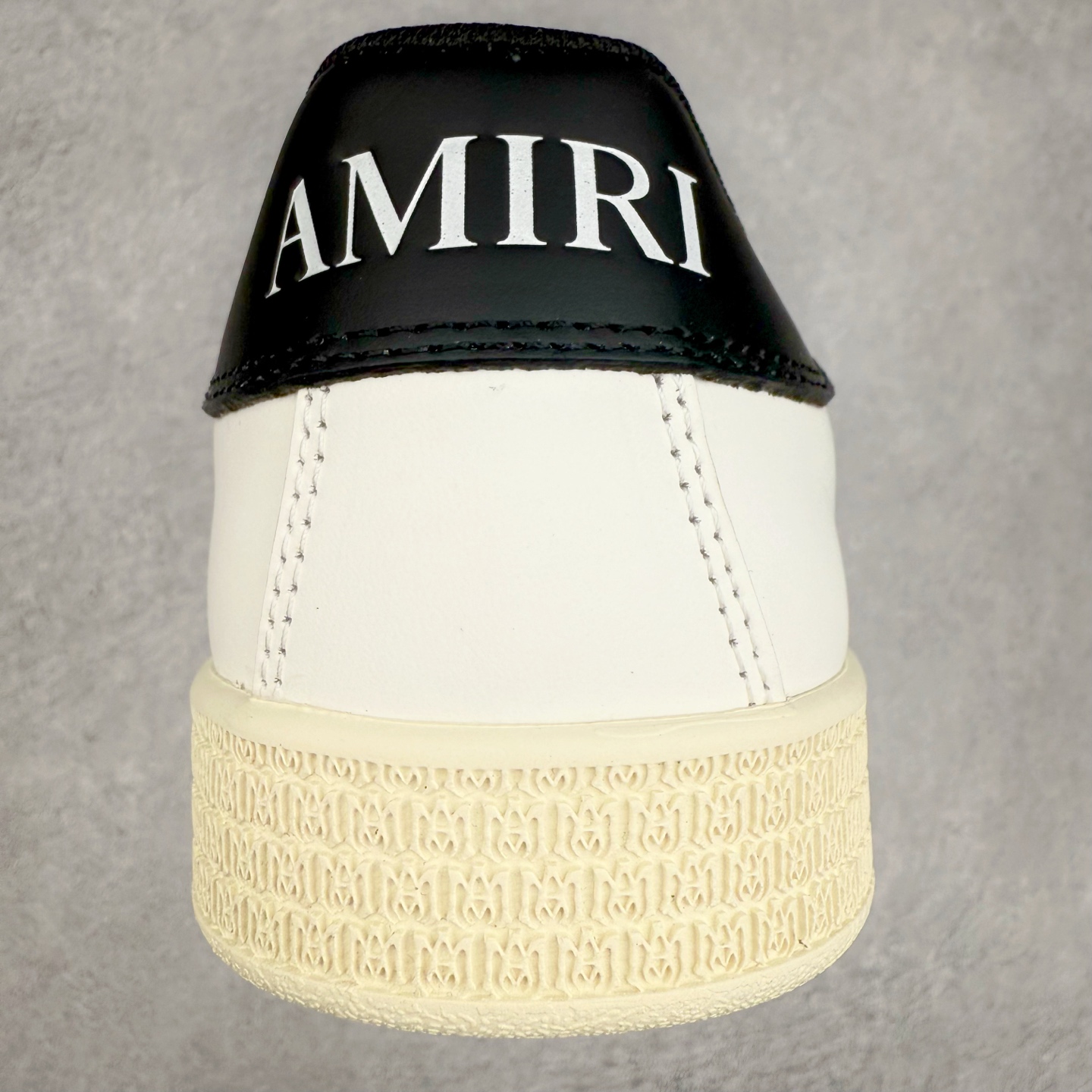 图片[8]-＃纯原 AMIRI Pacific 2025S 皮革圆头系带低帮板鞋 选用优质材料，精细制作。经典设计，展现优雅气质。舒适脚感，轻松穿梭。适合各种场合，彰显魅力。品味与舒适兼得，演绎自信自然。步履间散发迷人韵味，展现独特风采。AMIRI 是美国的时尚品牌，由Mike Amiri创立于2014年的奢侈男装和女装品牌，Amiri将精致的工艺与洛杉矶真实的滑板和街头文化的魅力相结合。设计师在系列女装中精准融合 1980和 1990年代盛行于洛杉矶的音乐文化，并将流连于著名夜店 The Roxy 和 TheViper Room 外的型男靓女作灵感之源。品牌的标志性网眼棒球帽、仿旧牛仔裤和大廓形T恤都是不容错过的佳作。尺码：35 36 37.5 38 39 40 41 42 43 44 45-选品中心