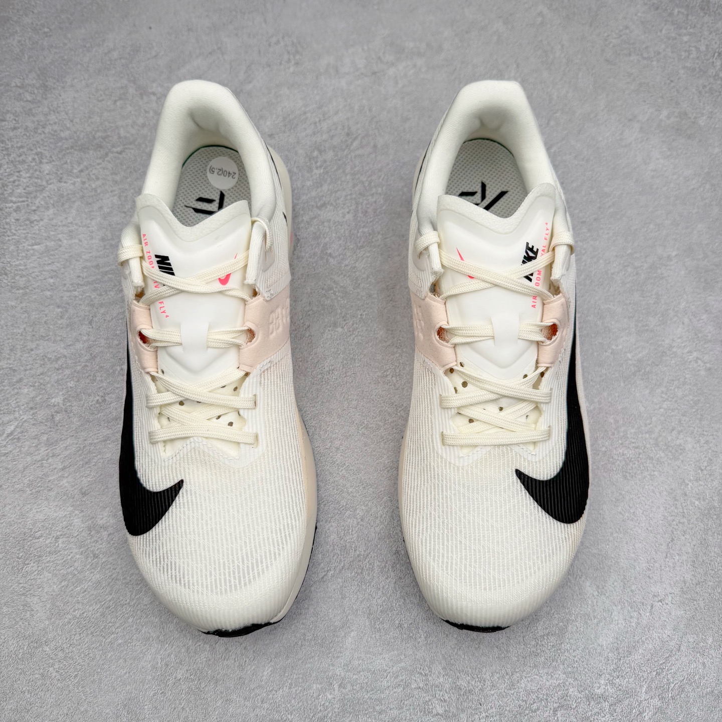 图片[2]-NK AIR Zoom RIVALFLY FK4代系列轻量飞织低帮休闲运动慢跑鞋 整体设计采用流线型的轻质工程网眼材质构成鞋面 并与其他 Running 旗舰鞋款同样搭载全脚掌 ZoomX 缓冲中底 搭配 Pebax 物料与橡胶外底 ZoomX StreakFly 首发配色以Prototype呈现 其灵感是来自开发期间的磨损测试 透过编号的标记与内侧的预期跑步距离突出研发过程 货号：FV6040-104 尺码：36 36.5 37.5 38 38.5 39 40 40.5 41 42 42.5 43 44 44.5 45-选品中心