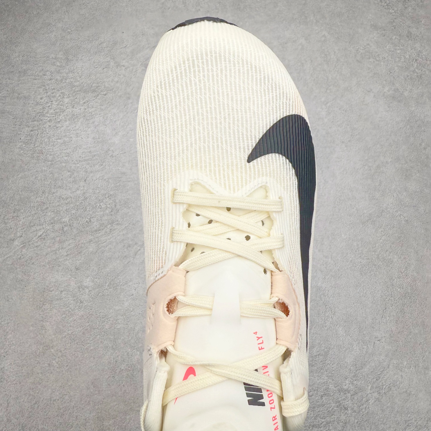 图片[4]-NK AIR Zoom RIVALFLY FK4代系列轻量飞织低帮休闲运动慢跑鞋 整体设计采用流线型的轻质工程网眼材质构成鞋面 并与其他 Running 旗舰鞋款同样搭载全脚掌 ZoomX 缓冲中底 搭配 Pebax 物料与橡胶外底 ZoomX StreakFly 首发配色以Prototype呈现 其灵感是来自开发期间的磨损测试 透过编号的标记与内侧的预期跑步距离突出研发过程 货号：FV6040-104 尺码：36 36.5 37.5 38 38.5 39 40 40.5 41 42 42.5 43 44 44.5 45-选品中心